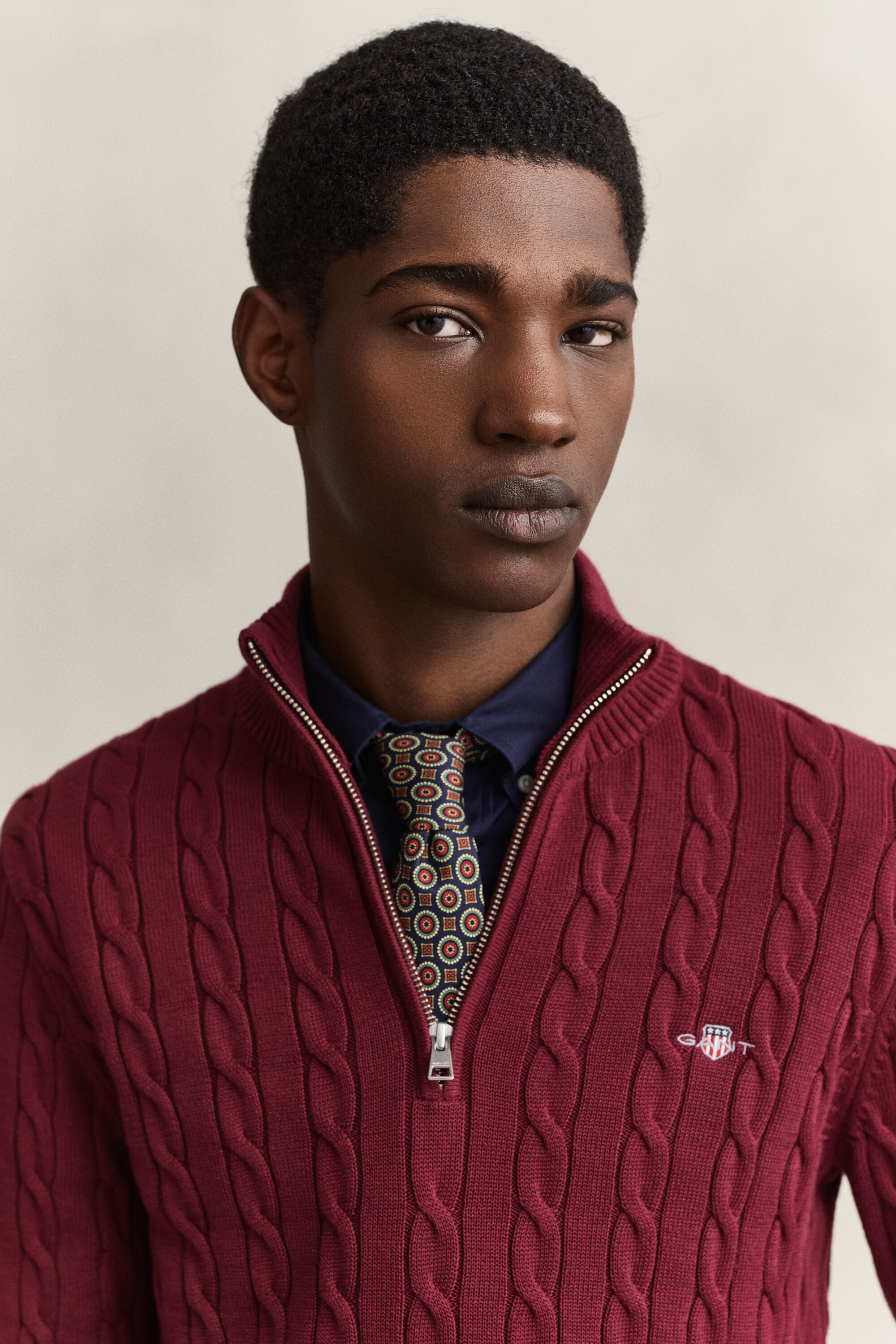 Kabelstrikket sweater af bomuld med halv lynlås