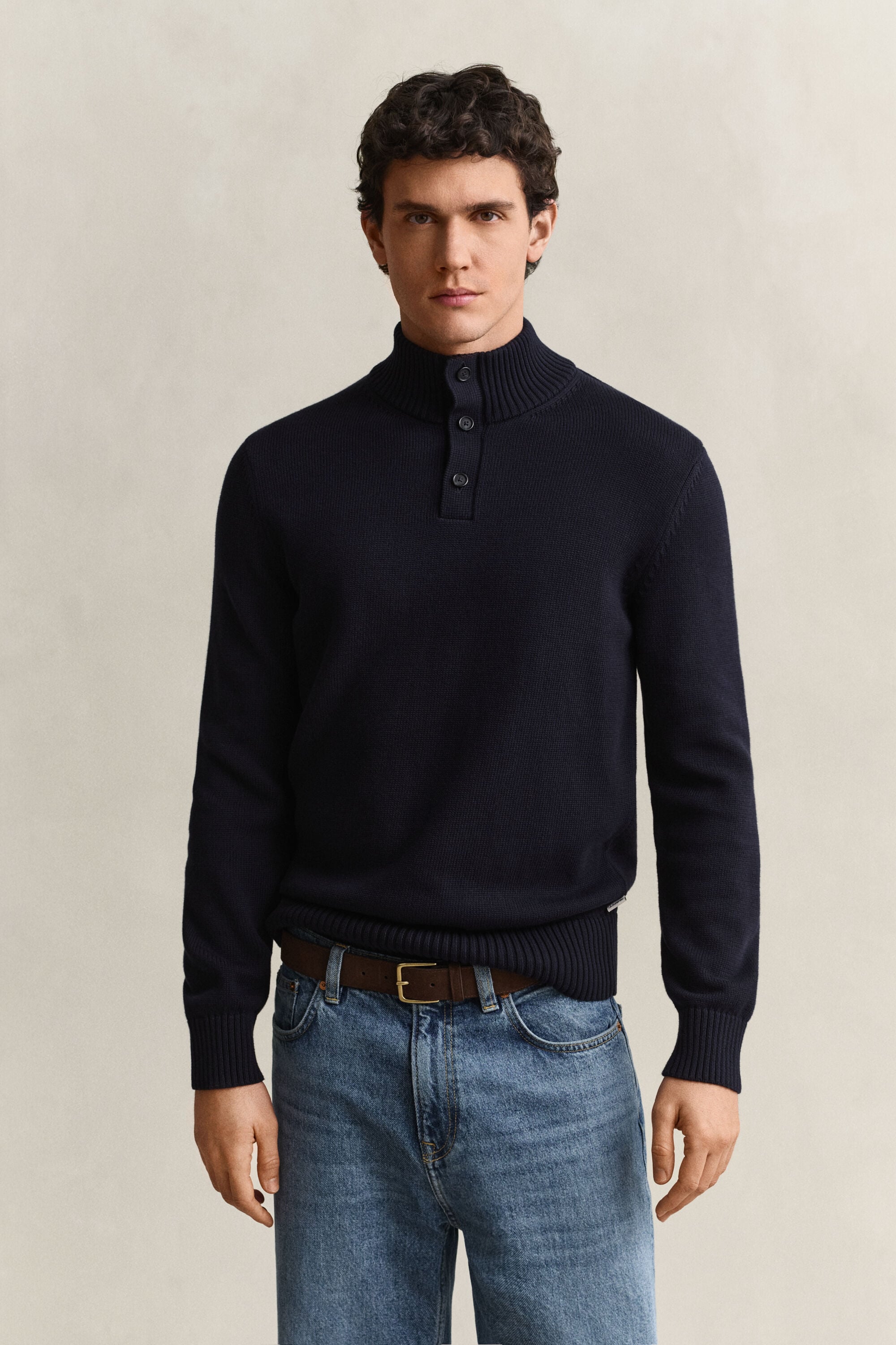 Sweater i supimabomuld med knaplukning i halsen