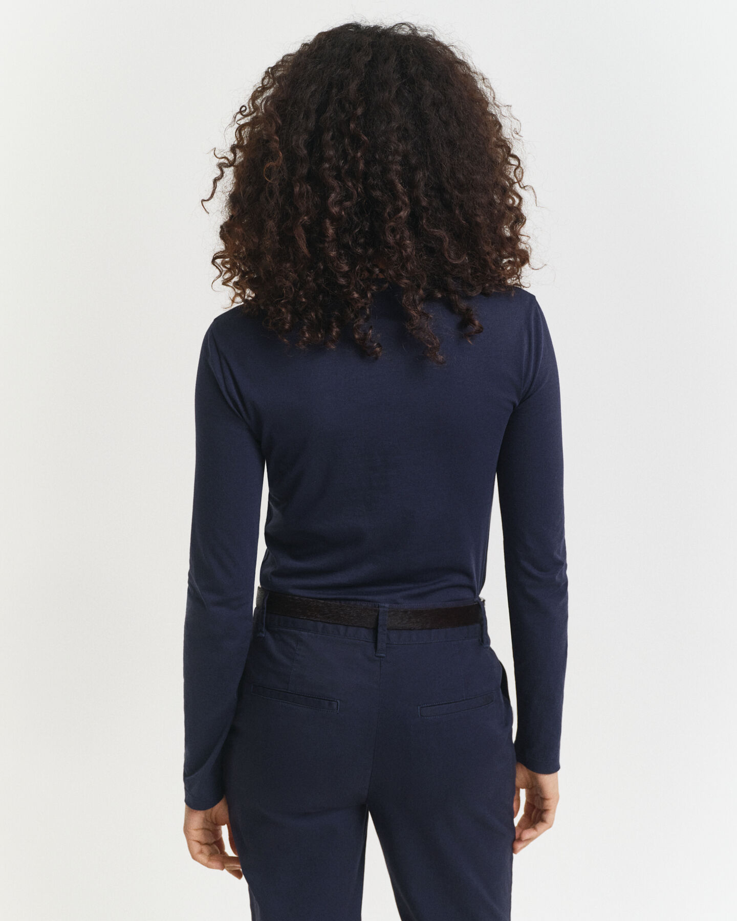 Let T-shirt af bomuld med lange ærmer