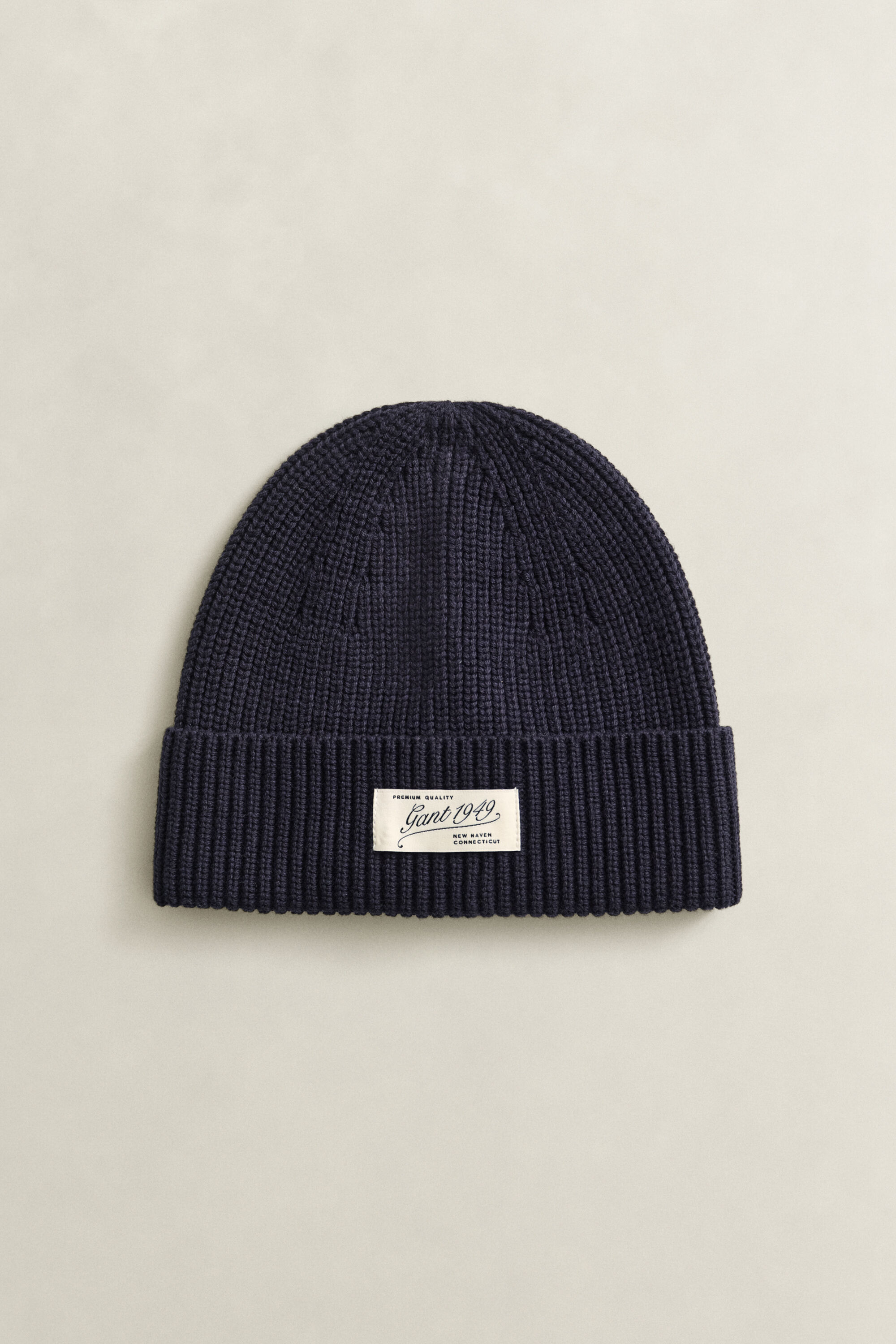 Ribstrikket beanie med logo