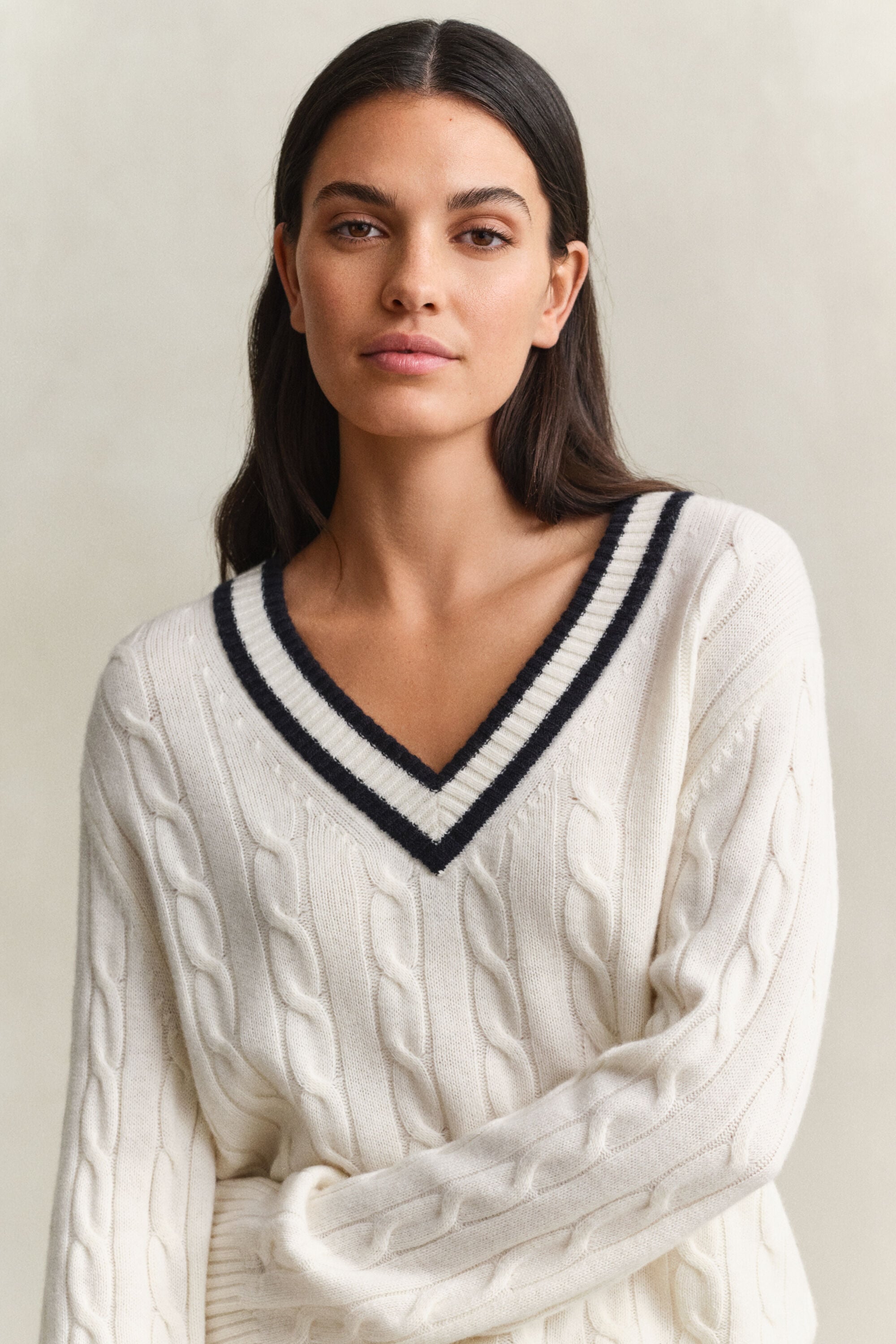 Kabelstrikket sweater i merinould