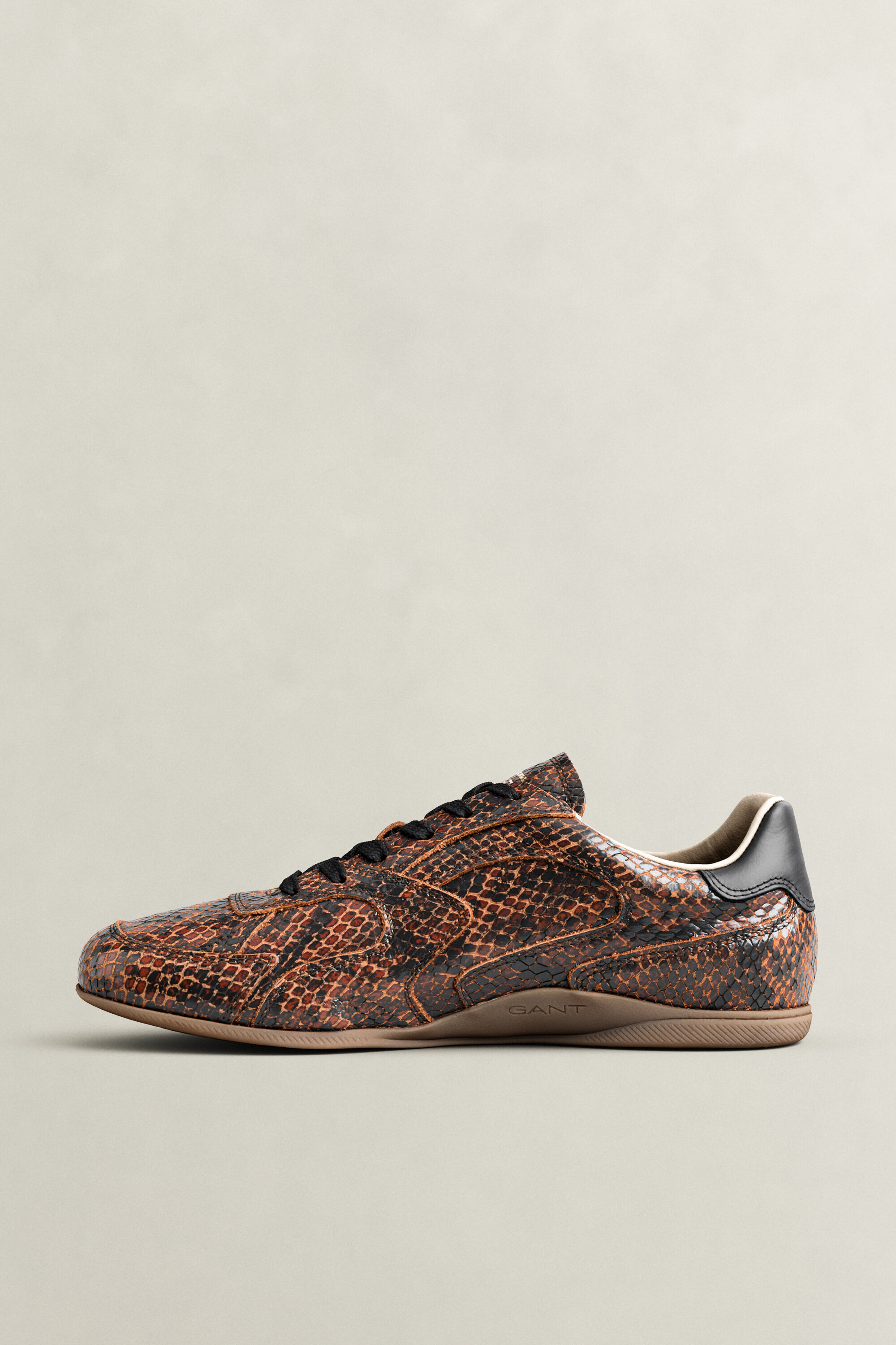 Sperly lædersneakers med prægning af slangeskind