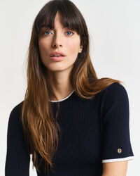 Kortærmet sweater med crewneck og kontrastfarvet ribstrik