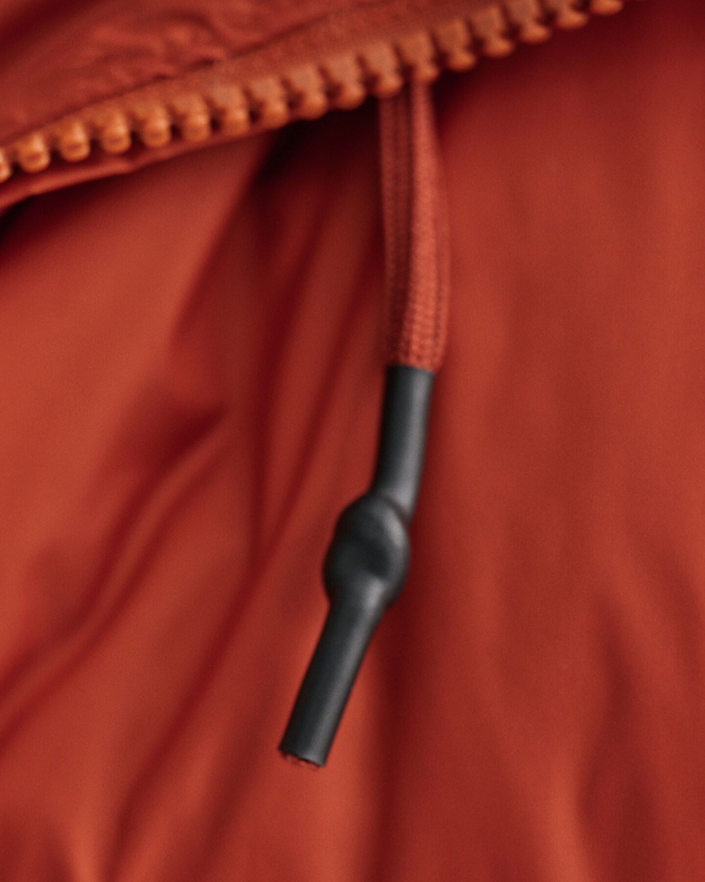 Skinnende pufferjakke