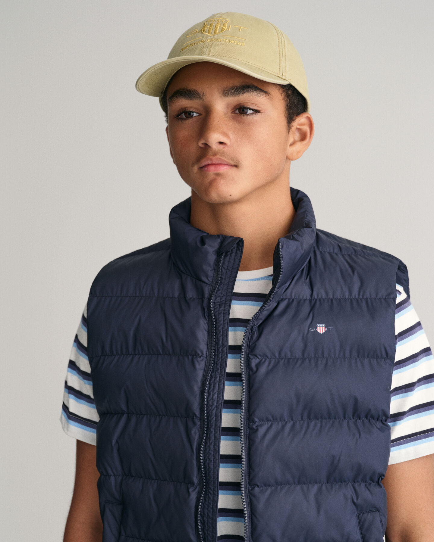 Teens Shield let vatteret vest