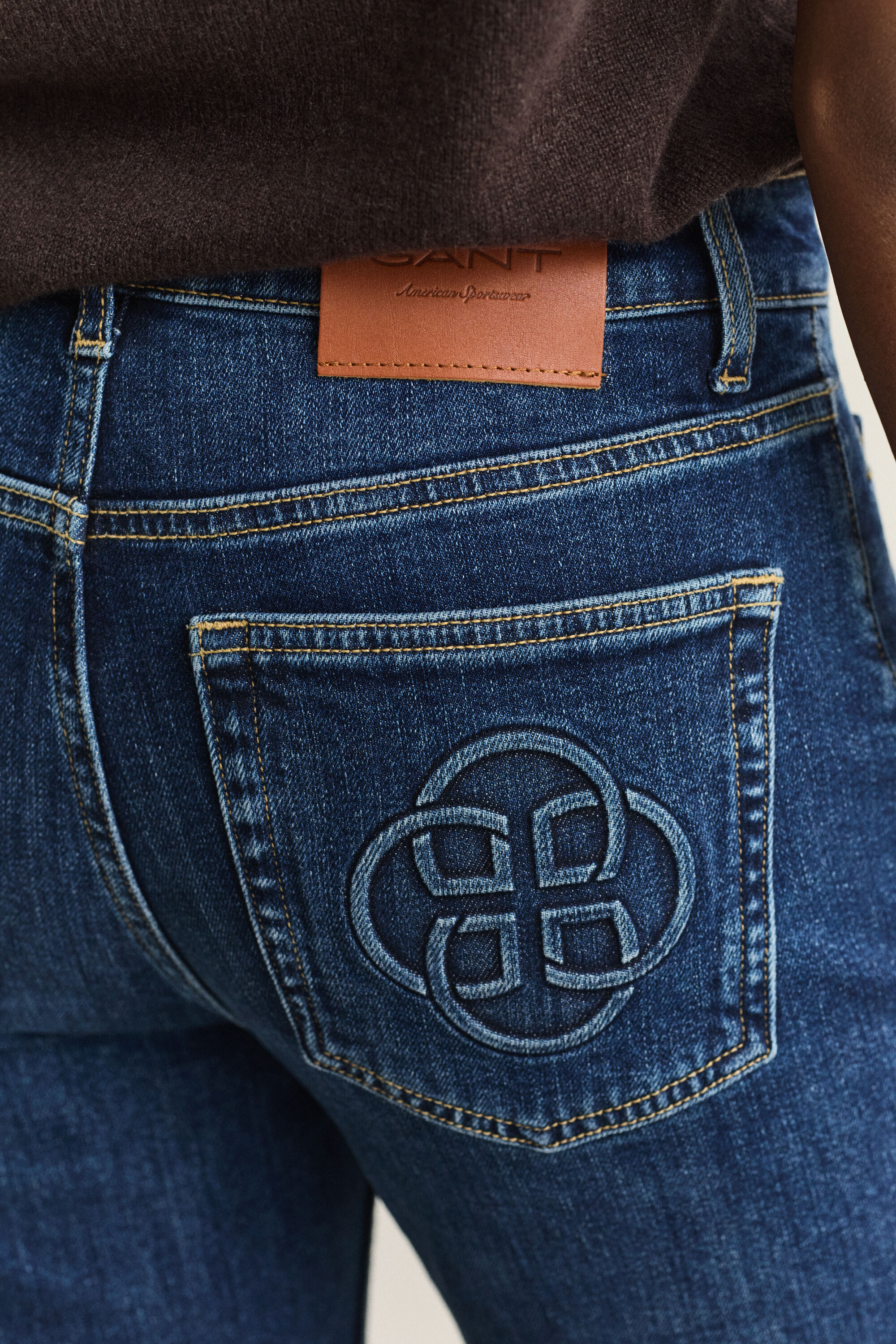 Monogram jeans med svaj
