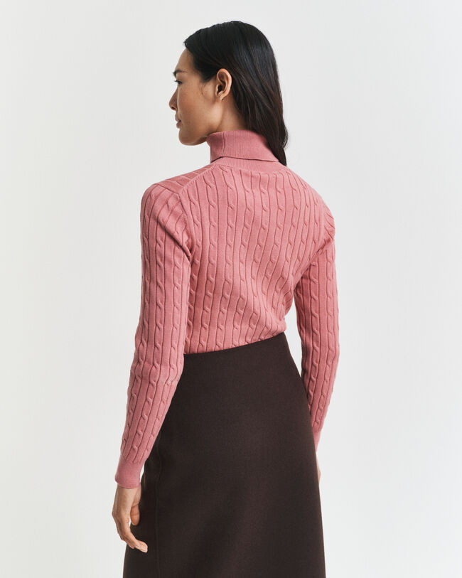 Kabelstrikket sweater af strækbomuld med rullekrave