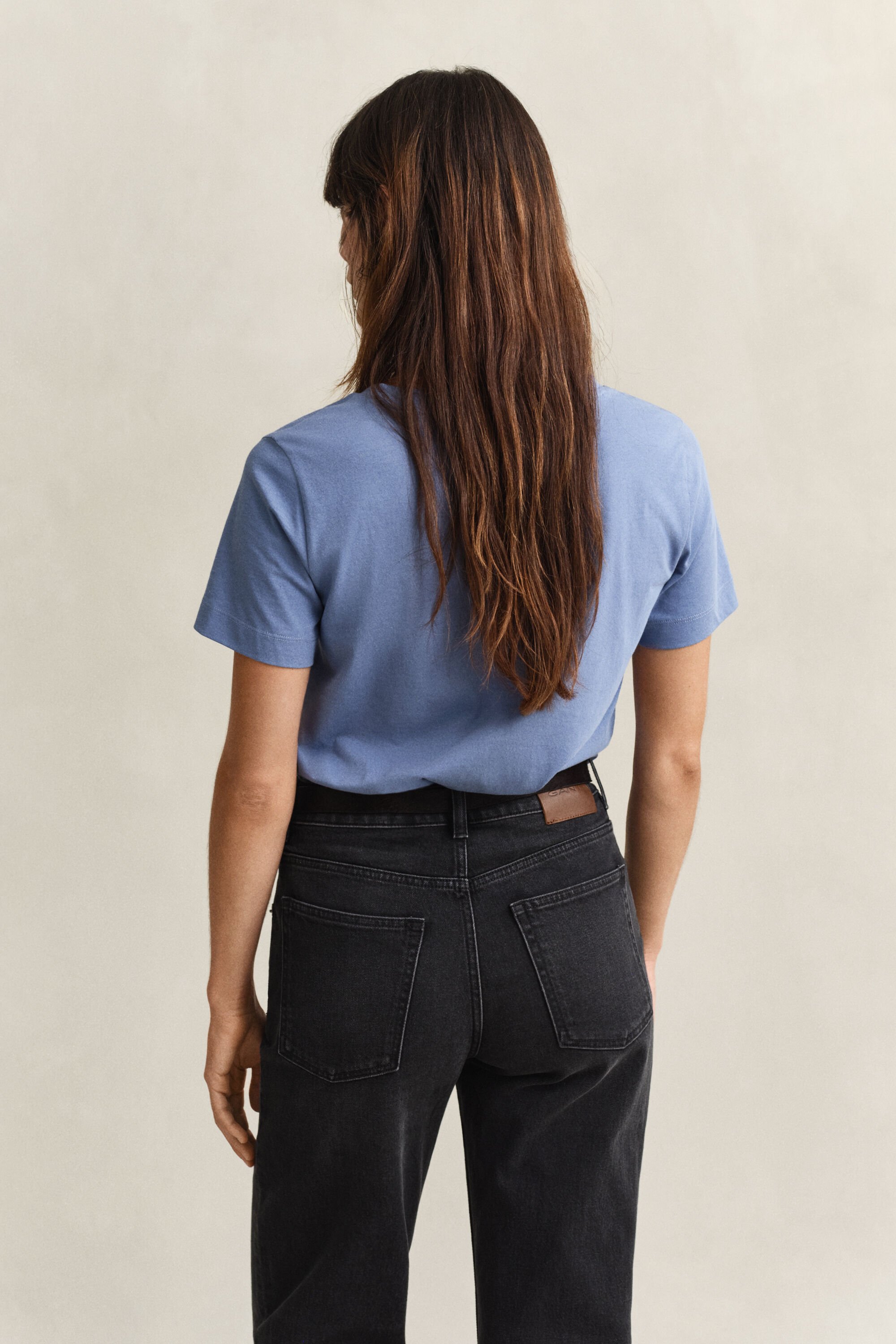 Shield T-shirt med V-hals