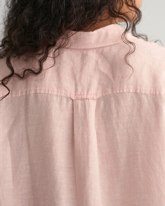 Regular fit skjorte af h&oslash;r-chambray med mellemlange &aelig;rmer