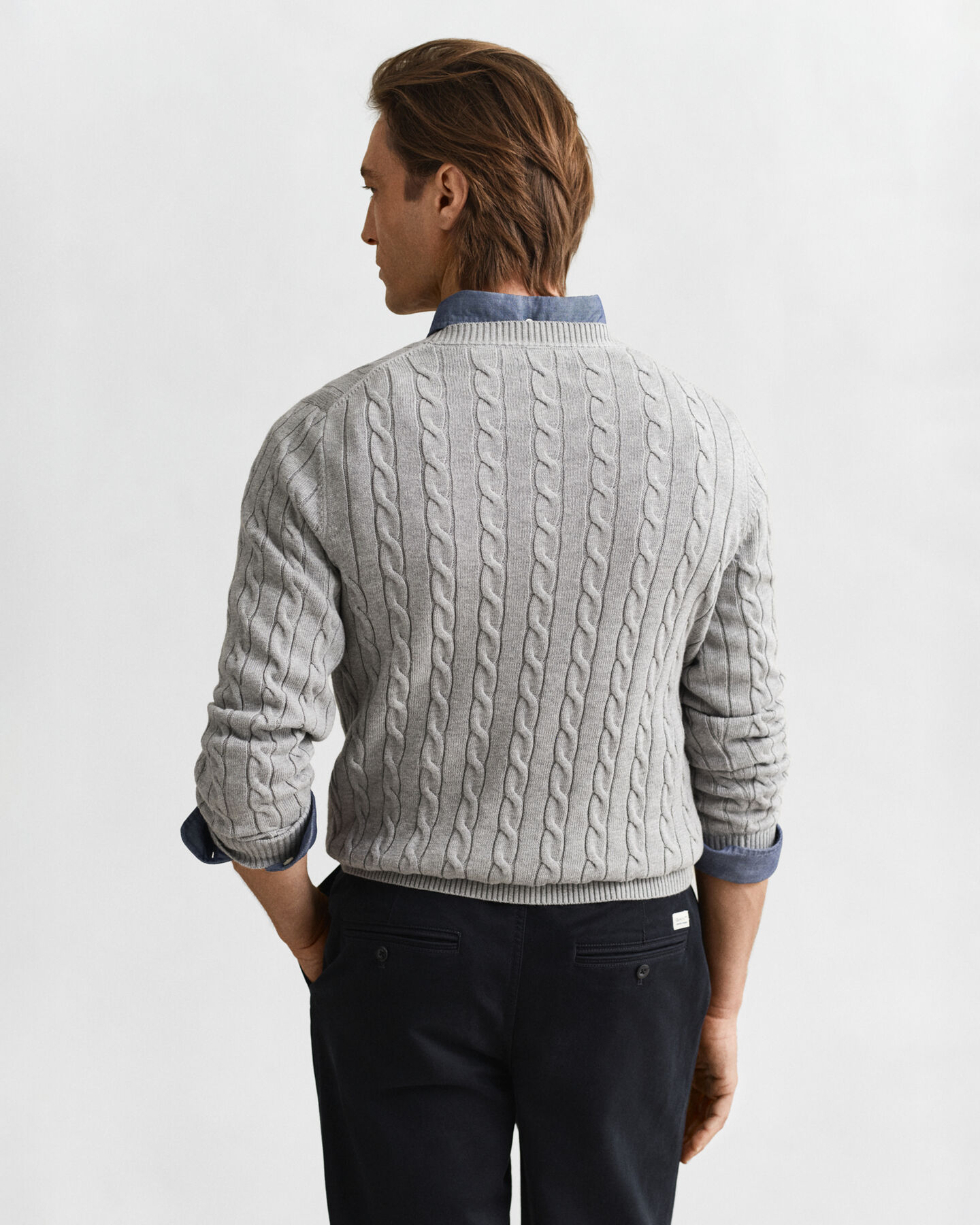 Crewneck sweater af bomuld med kabelstrik