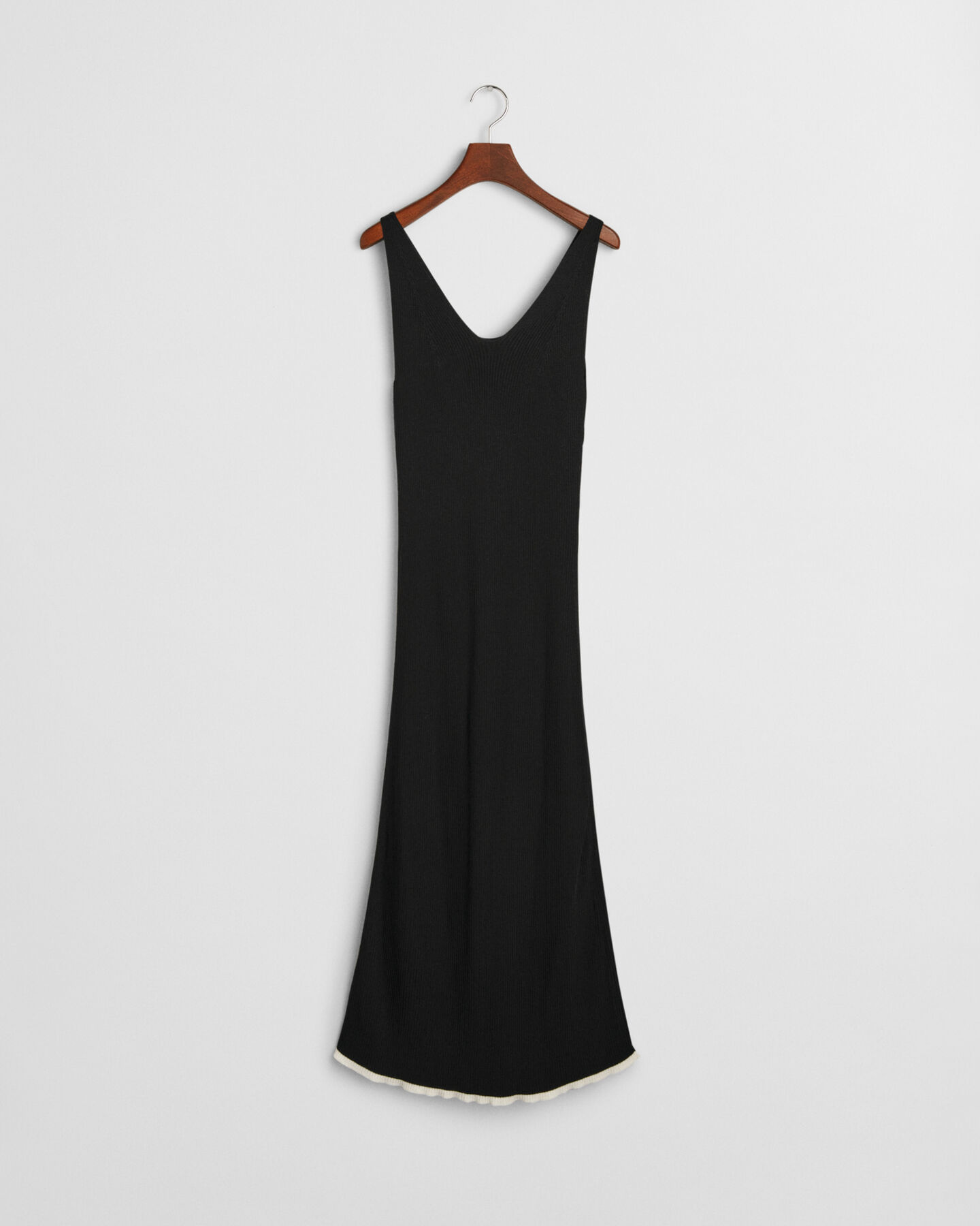 Ribstrikket stropkjole