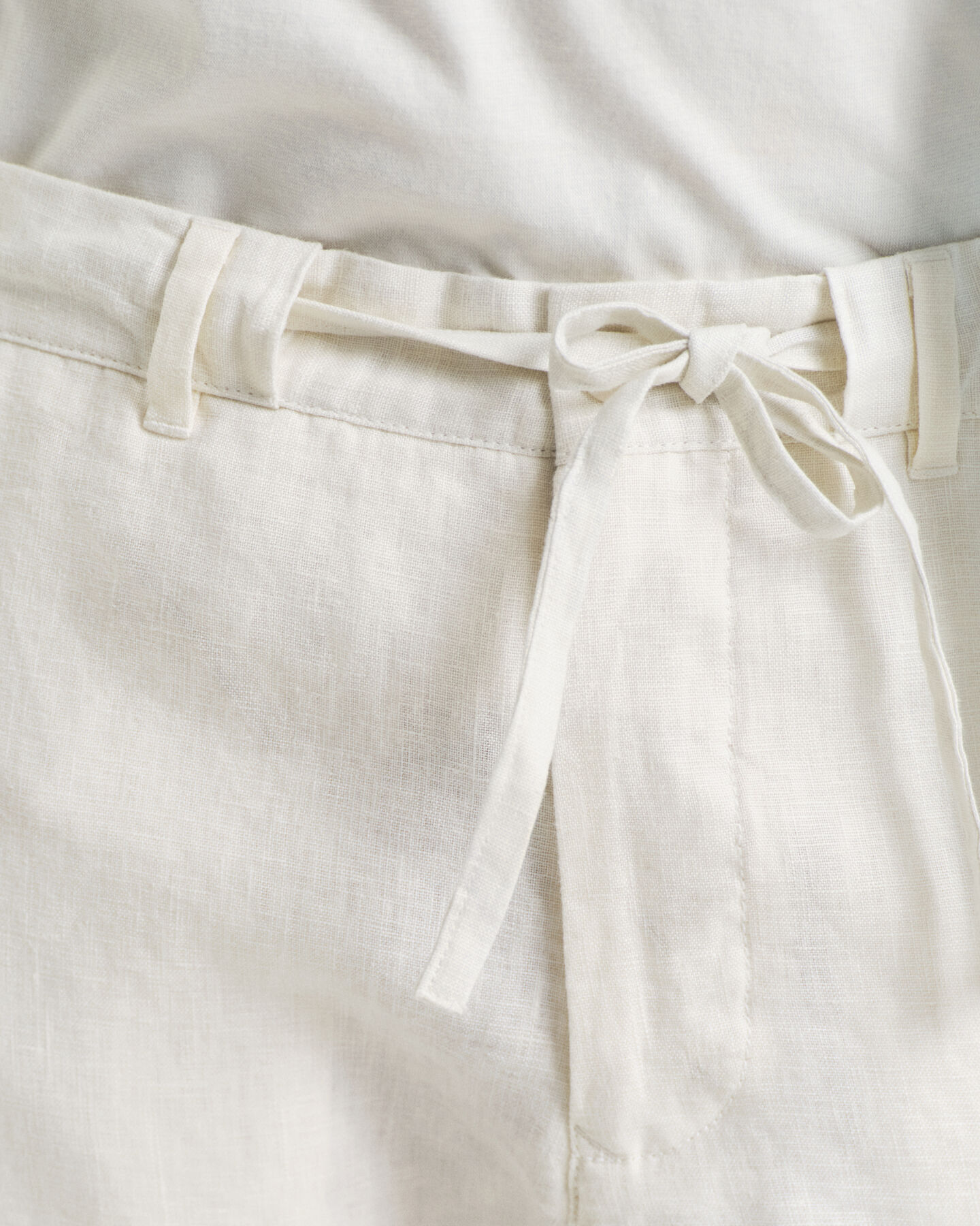 Relaxed fit h&oslash;rbukser med l&oslash;besnor