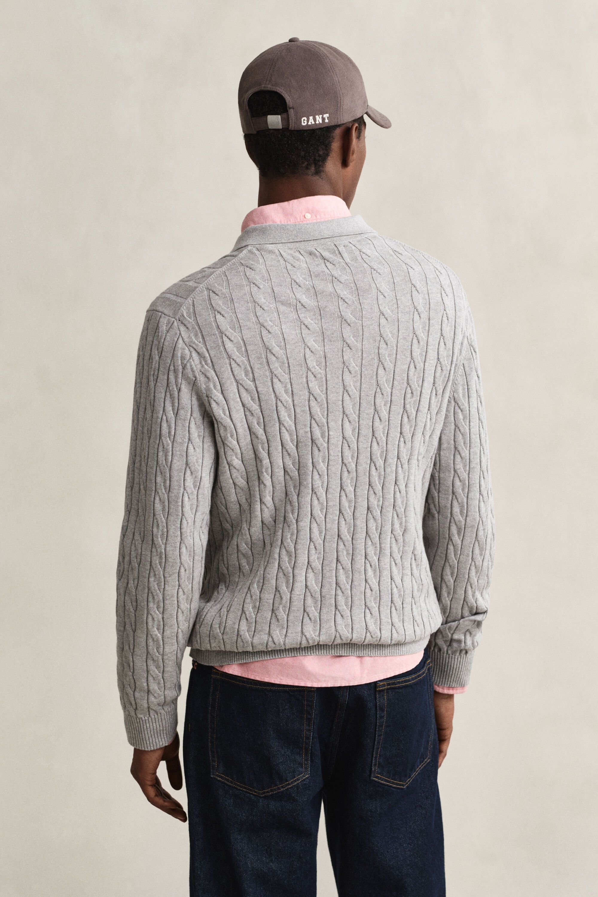 Polosweater i bomuld med kabelstrik