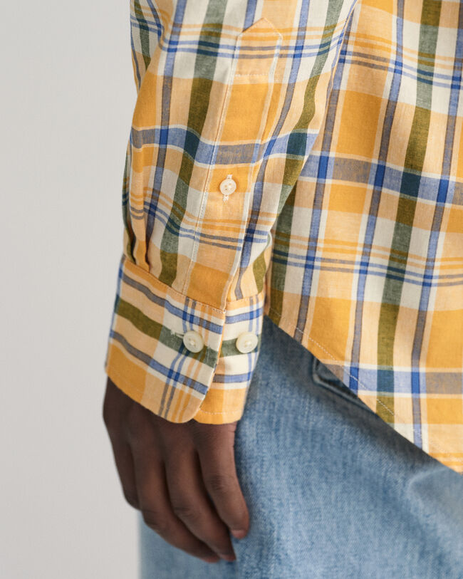 Regular fit ternet skjorte af bomuld og h&oslash;r