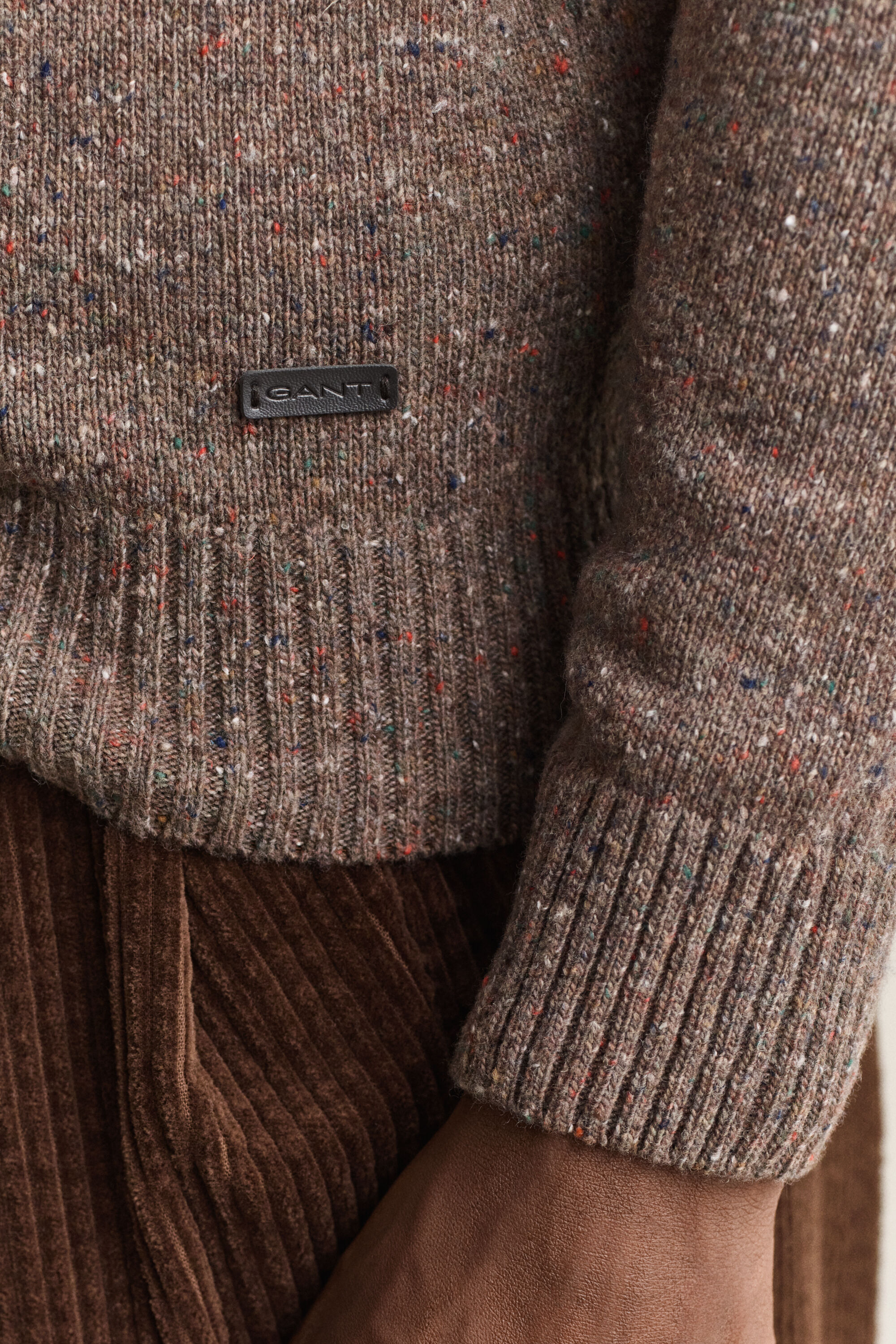 Sweater med crewneck og nister i uldblanding