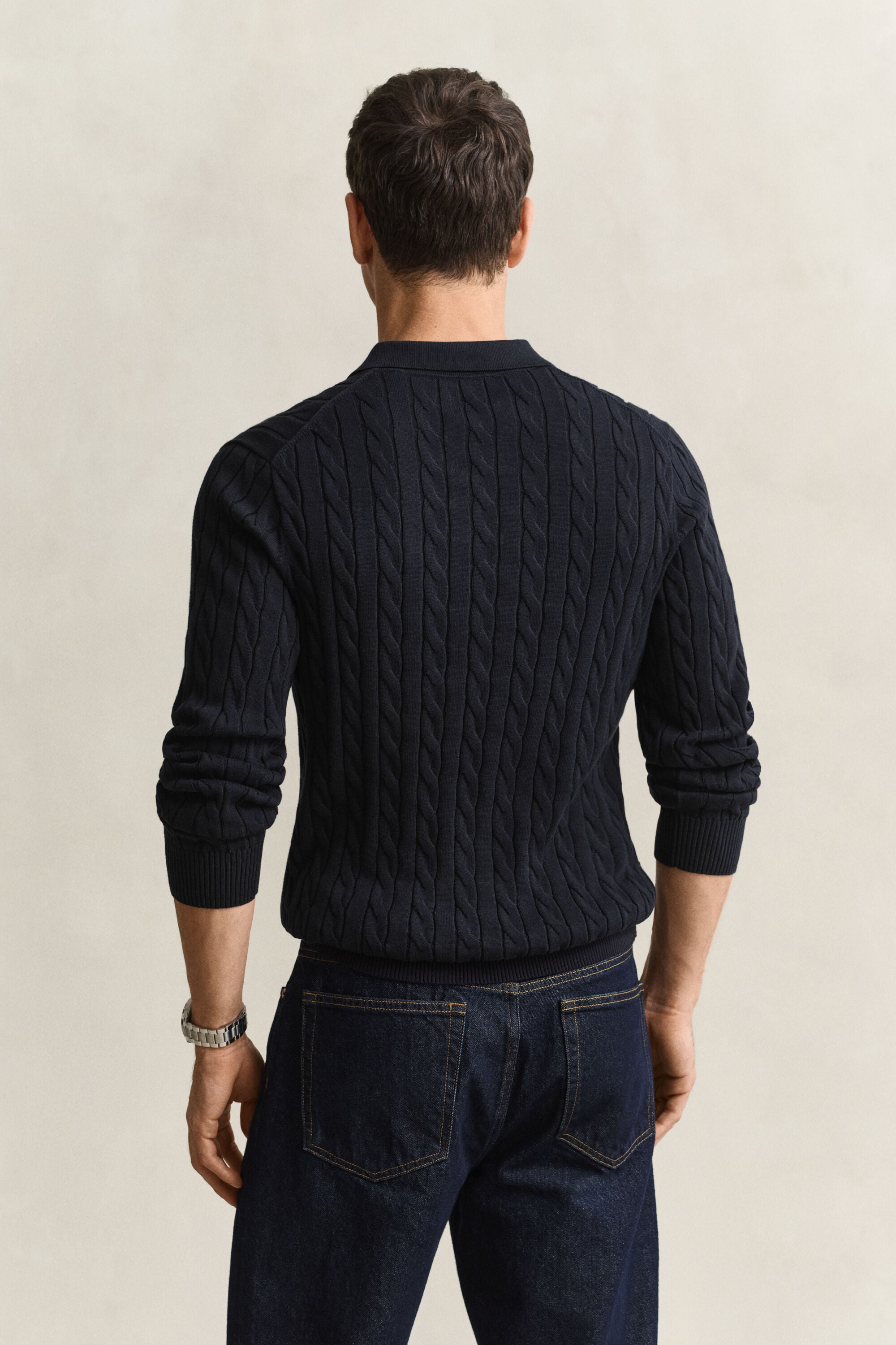 Polosweater i bomuld med kabelstrik