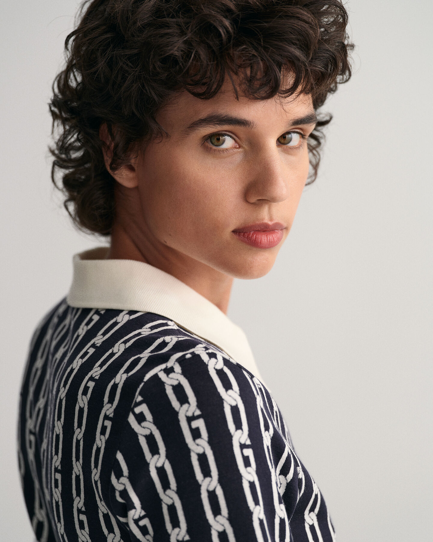 Chain jacquard polokjole med mellemlange ærmer