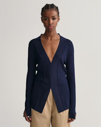 Ribstrikket top med V-hals og lange &aelig;rmer