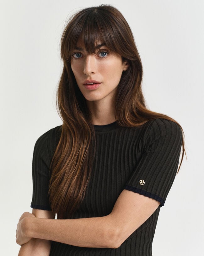 Kortærmet sweater med kontrastfarvet ribstrik