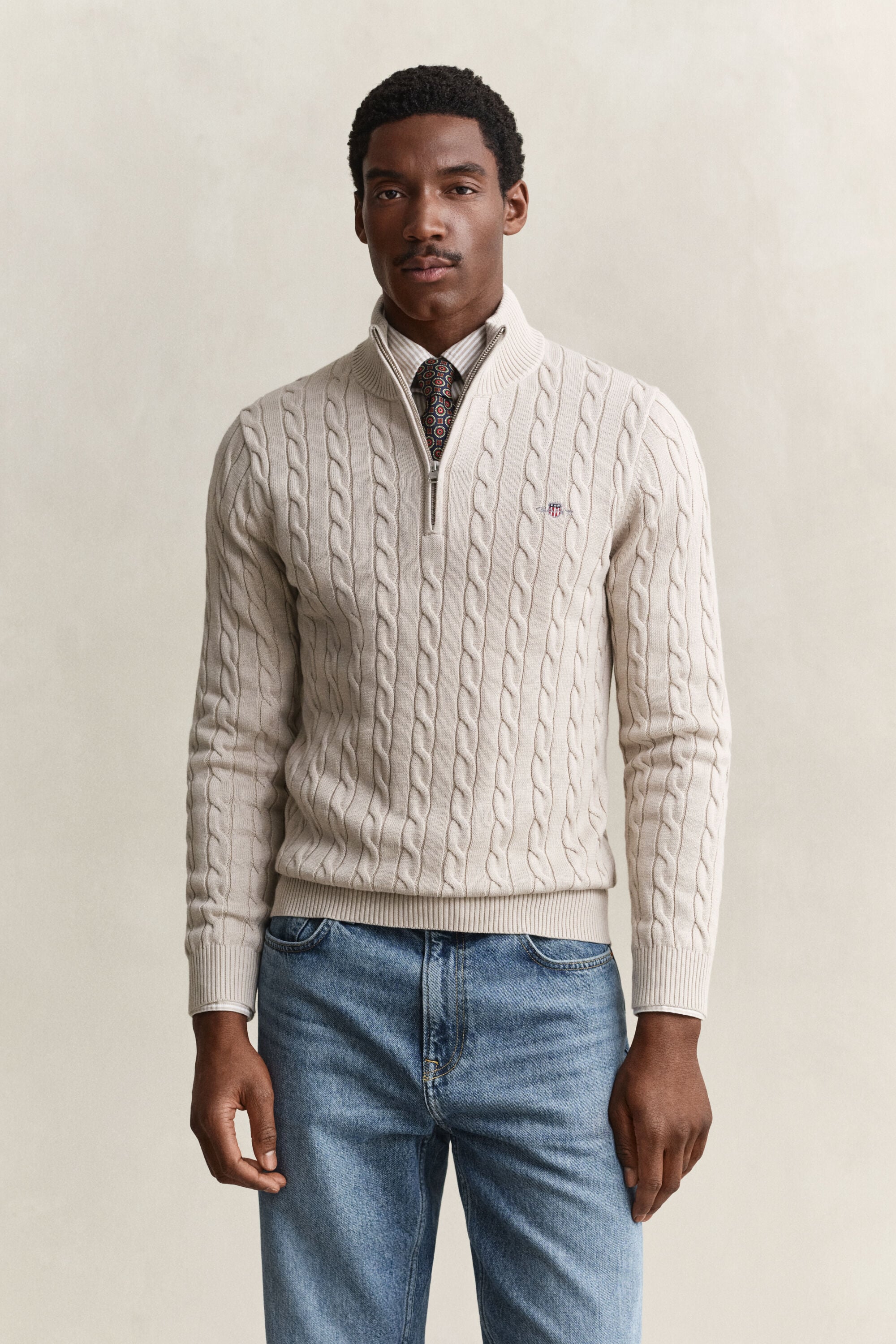 Kabelstrikket sweater af bomuld med halv lynlås