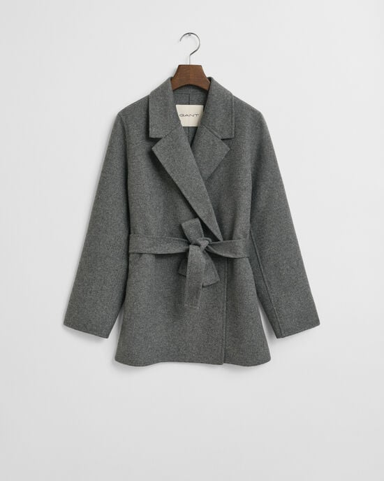 Håndsyet jakke med bælte