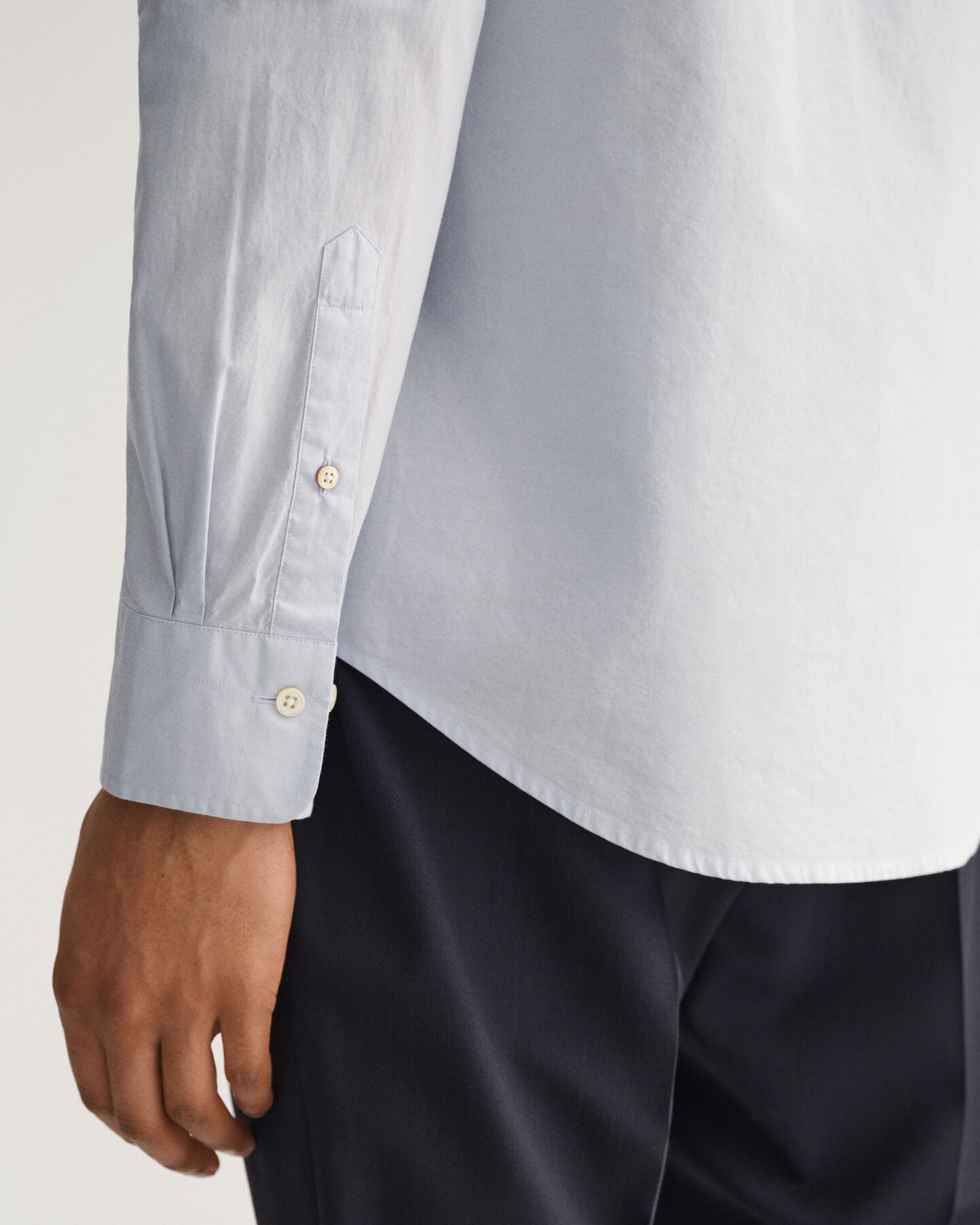 Slim fit tætvævet skjorte