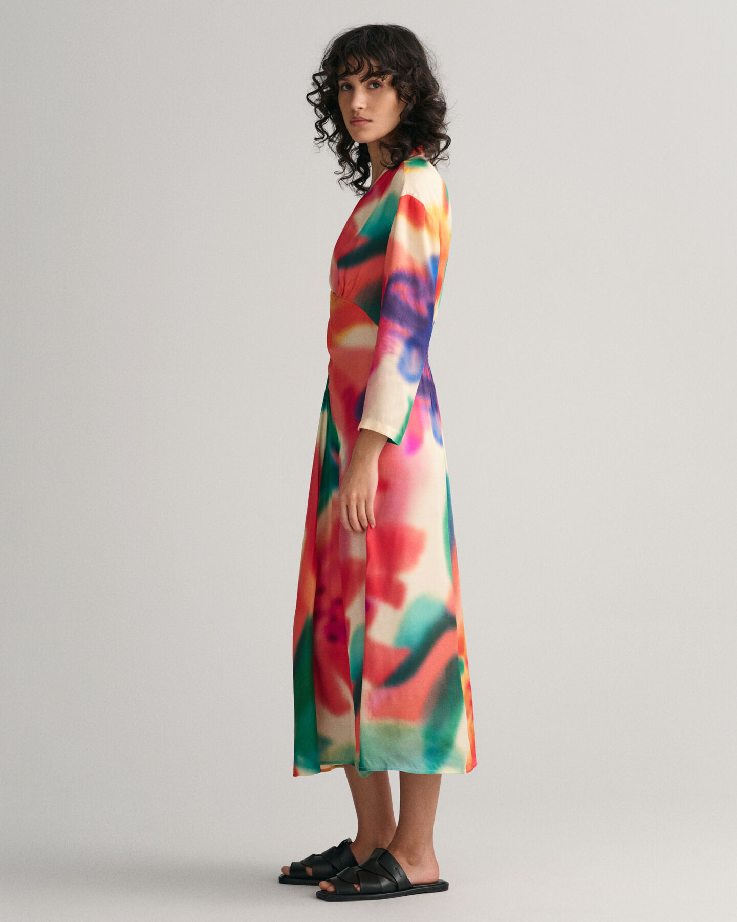 Kjole med rynker og blomstertryk