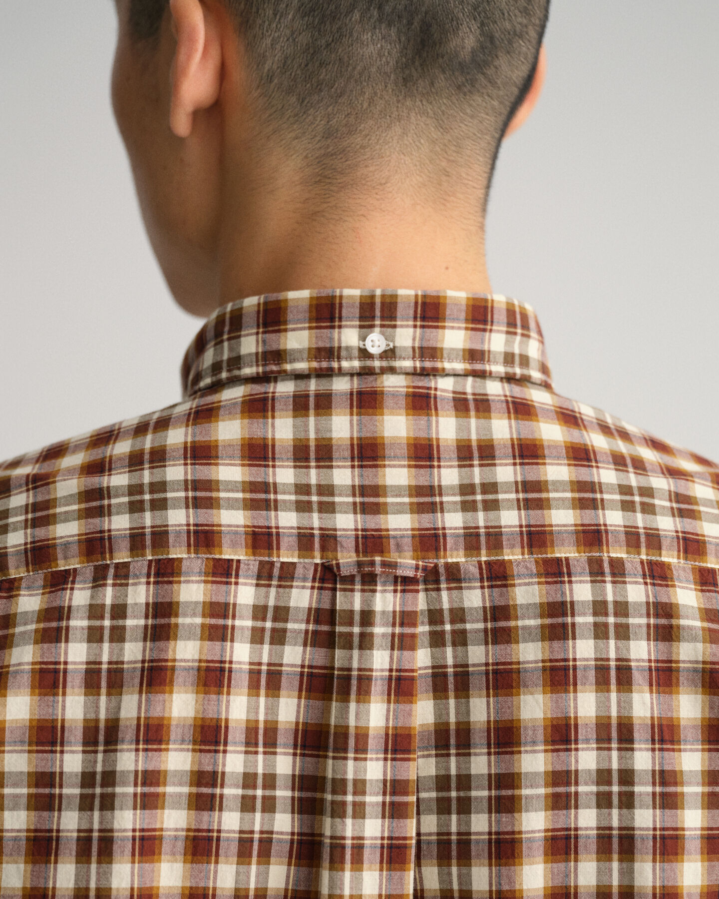 Regular fit t&aelig;tv&aelig;vet skjorte med skotsktern