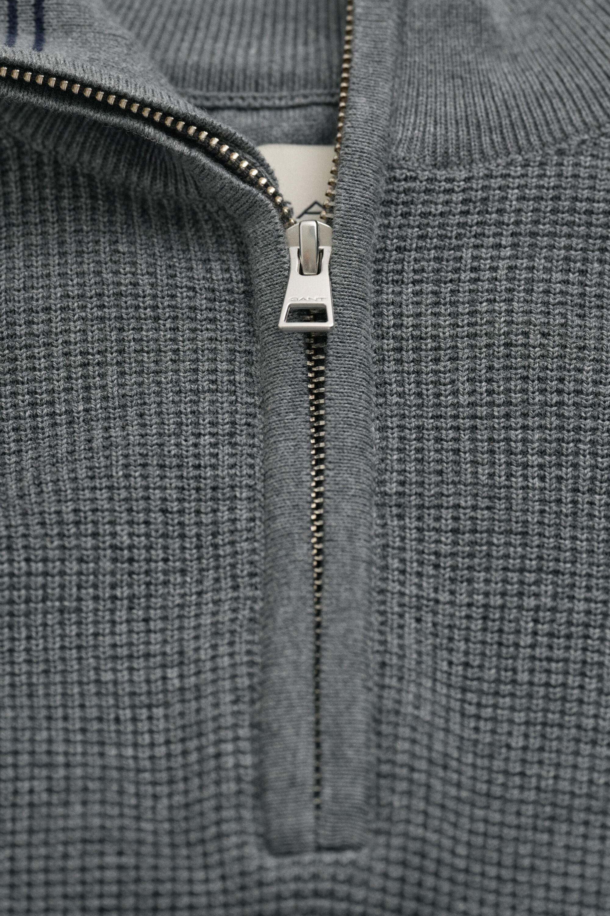 Tekstureret sweater af bomuld med halv lynlås