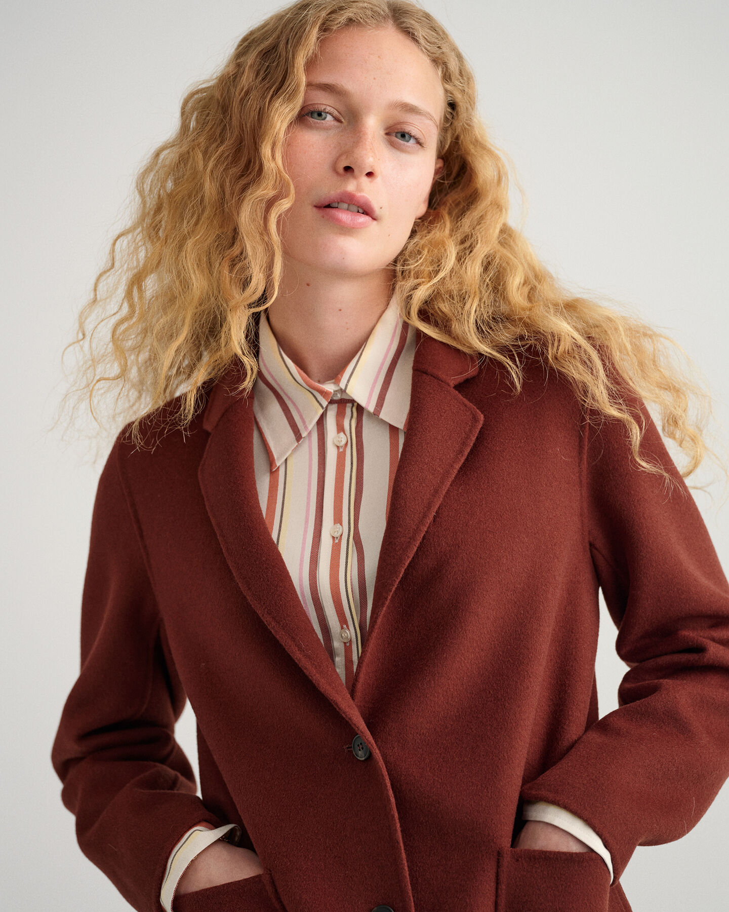 Håndsyet lige blazer