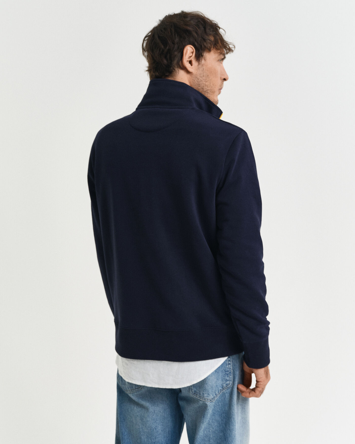 Kontrastfarvet sweatshirt med halv lynlås