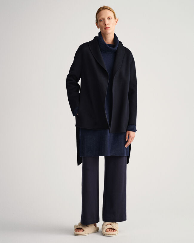 Håndsyet blazer med bælte