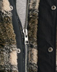 Ternet fleece jakke med lynlås