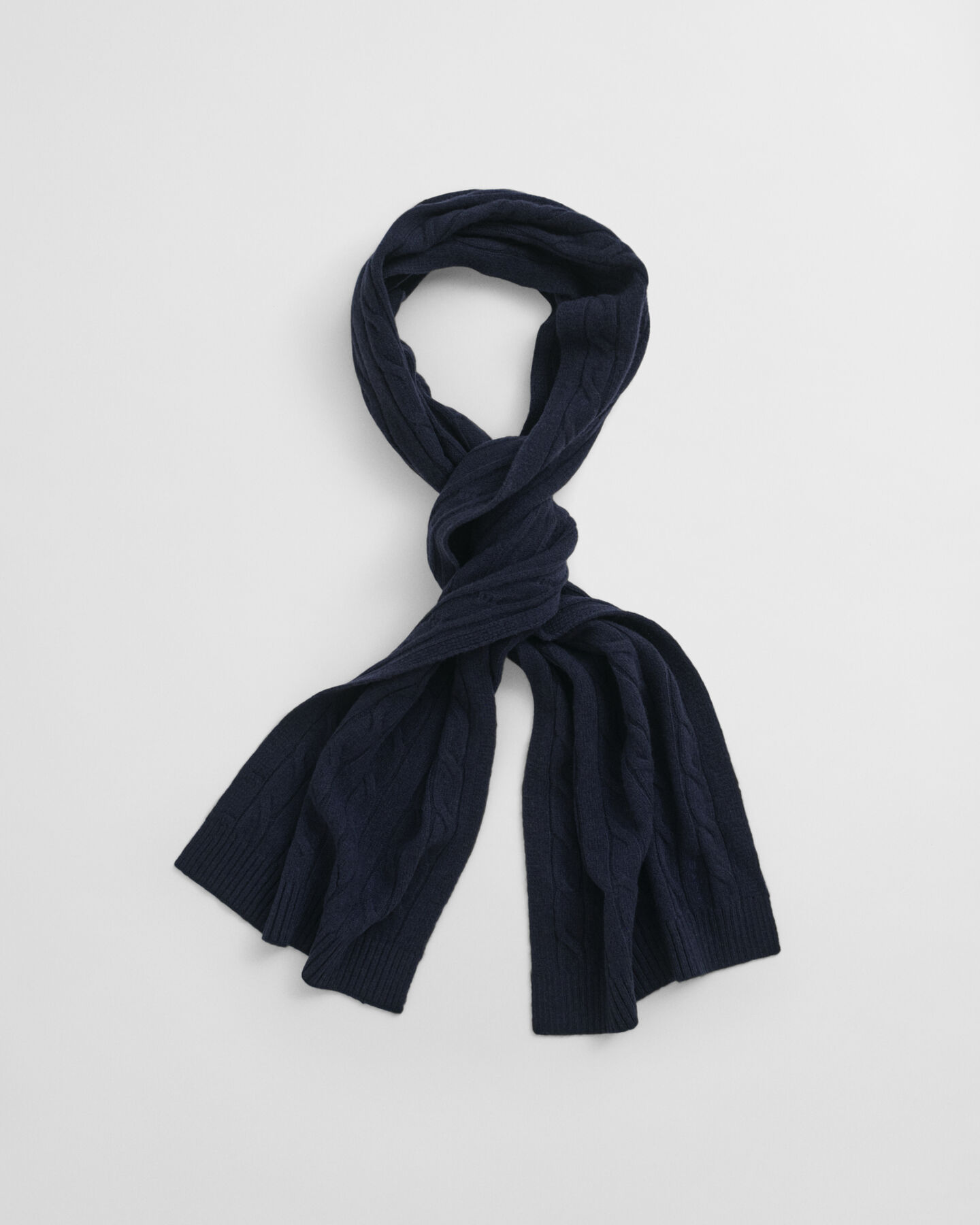 Kabelstrikket halstørklæde i uld