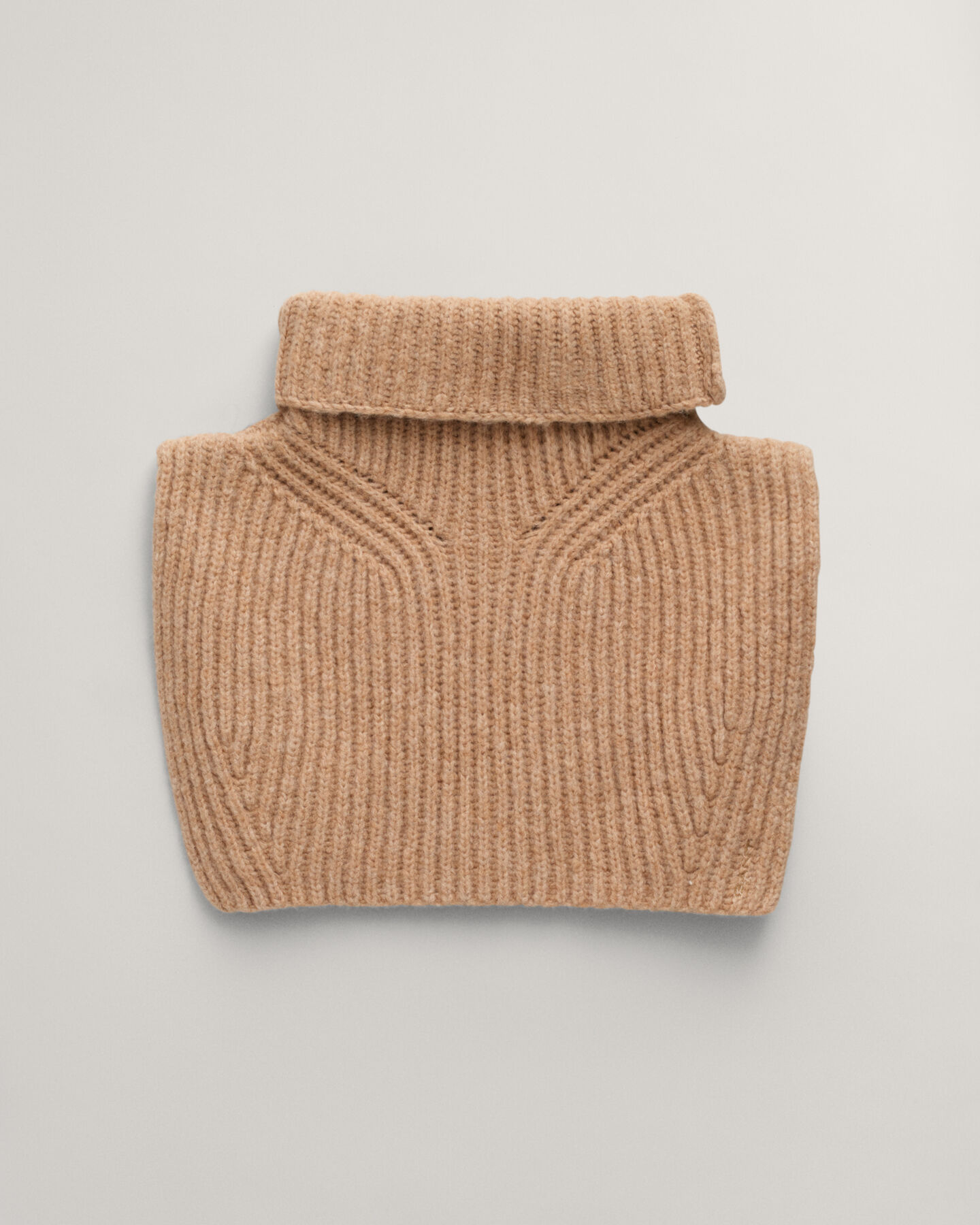 Ribstrikket forstykke