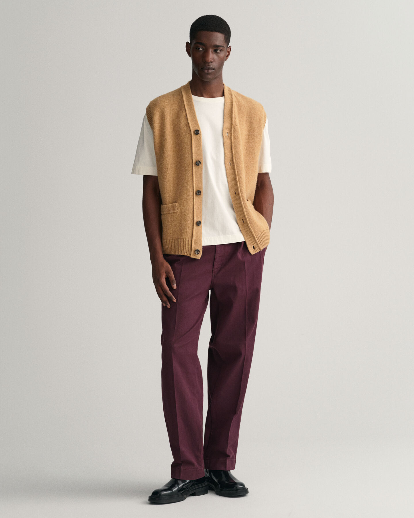 Knap-op vest af blød uld