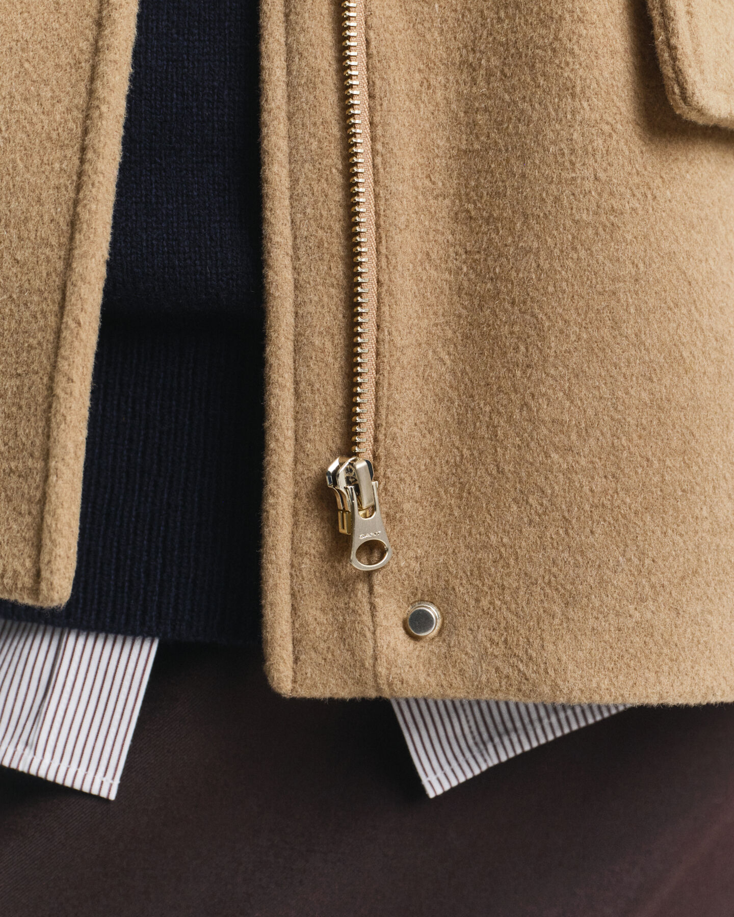 Kort uldjakke med lynlås