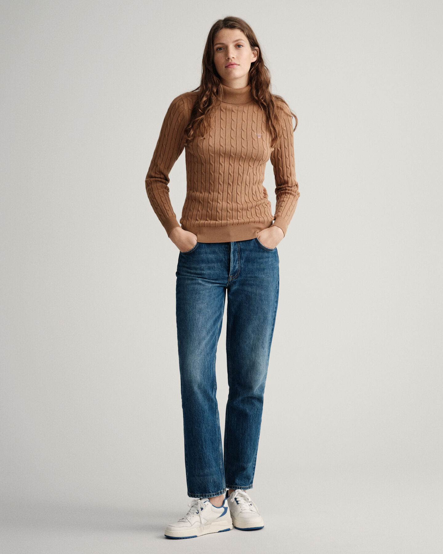 Rullekrave af str&aelig;kbomuld med kabelstrik