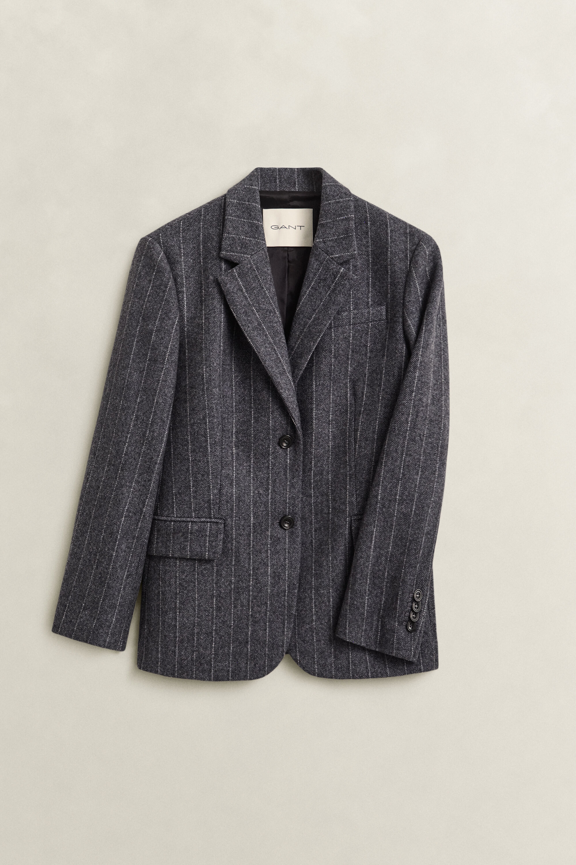 Nålestribet blazer i timeglassilhuet