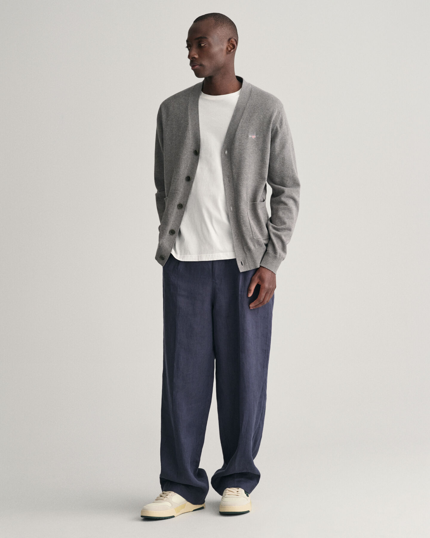 Klassisk cardigan i bomuld med V-hals