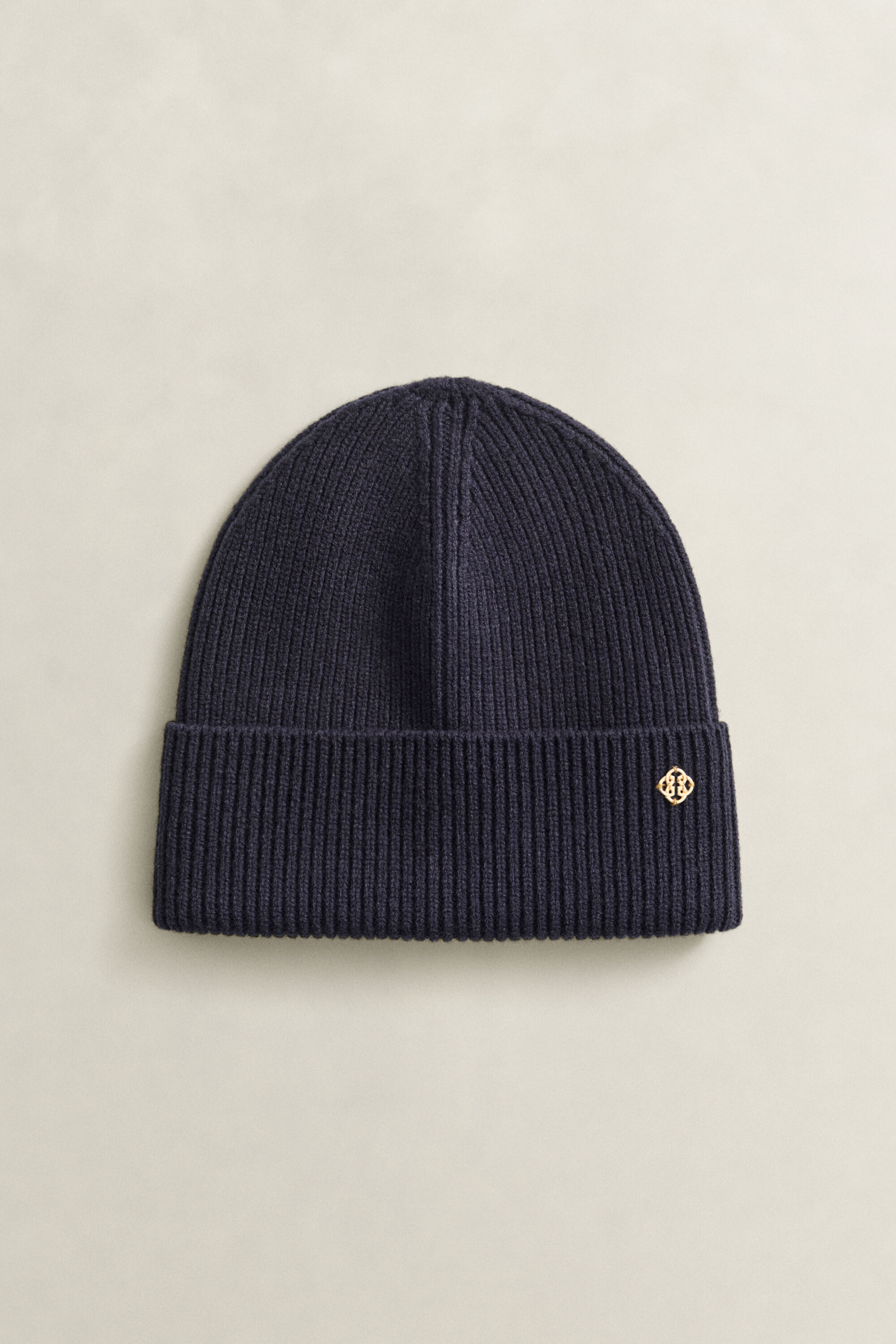 Ribstrikket beanie af uld