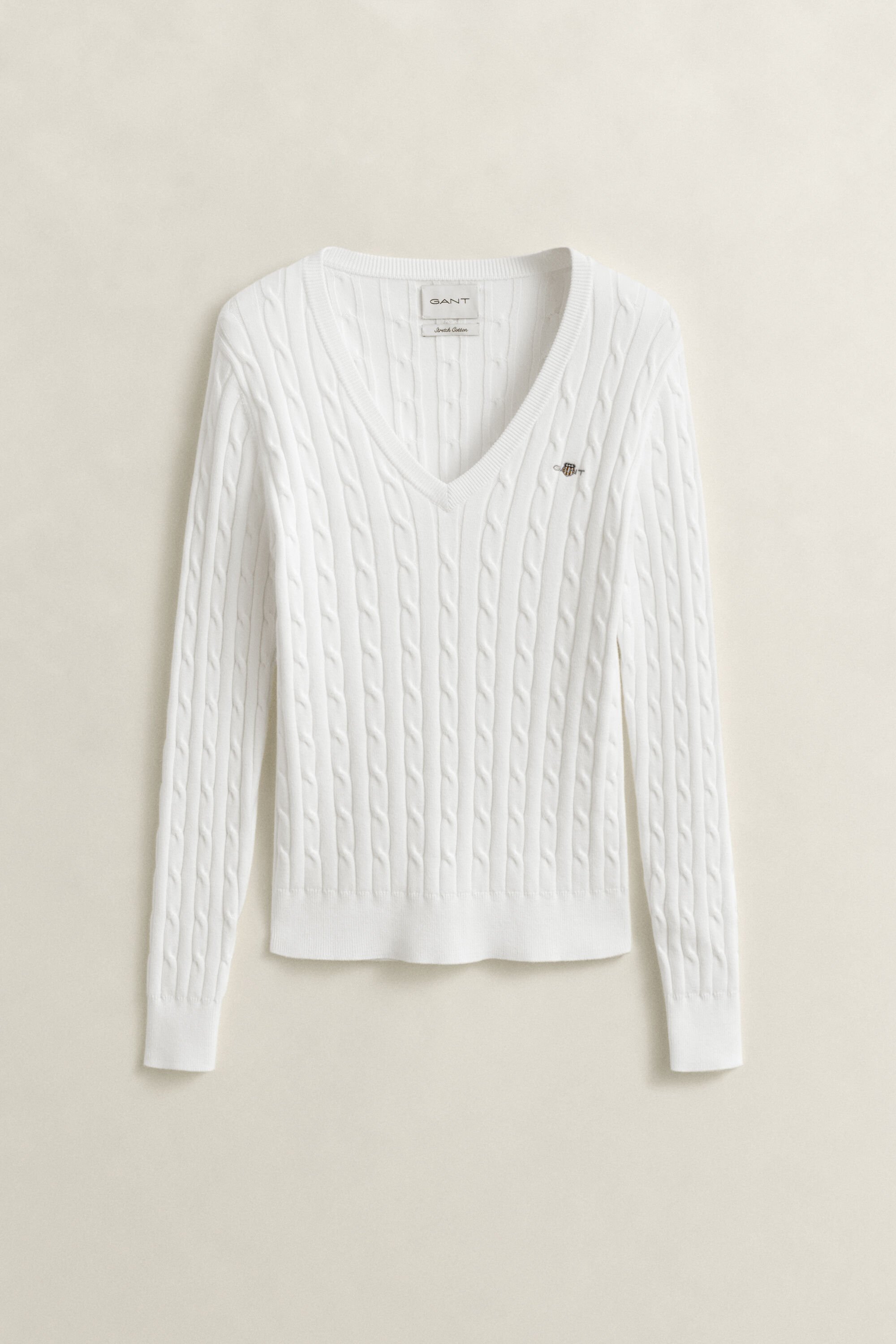 Kabelstrikket sweater med V-hals