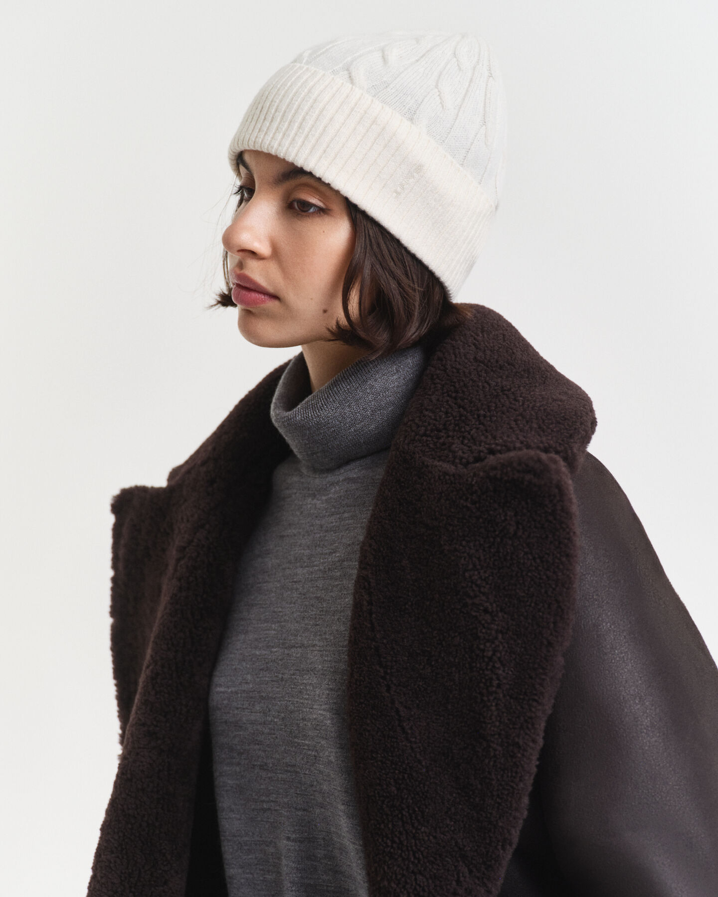 Kabelstrikket beanie i uld