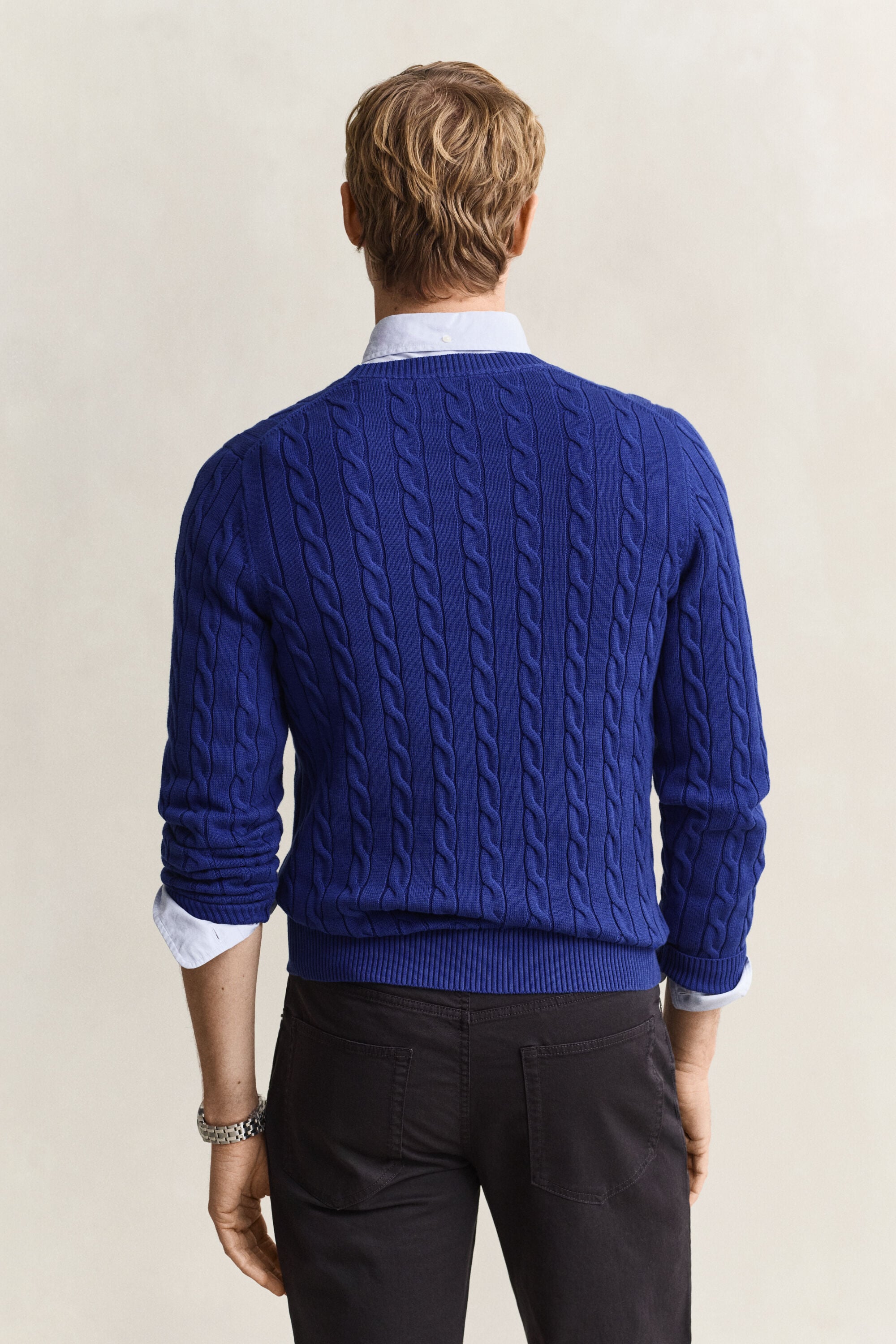 Crewneck sweater af bomuld med kabelstrik