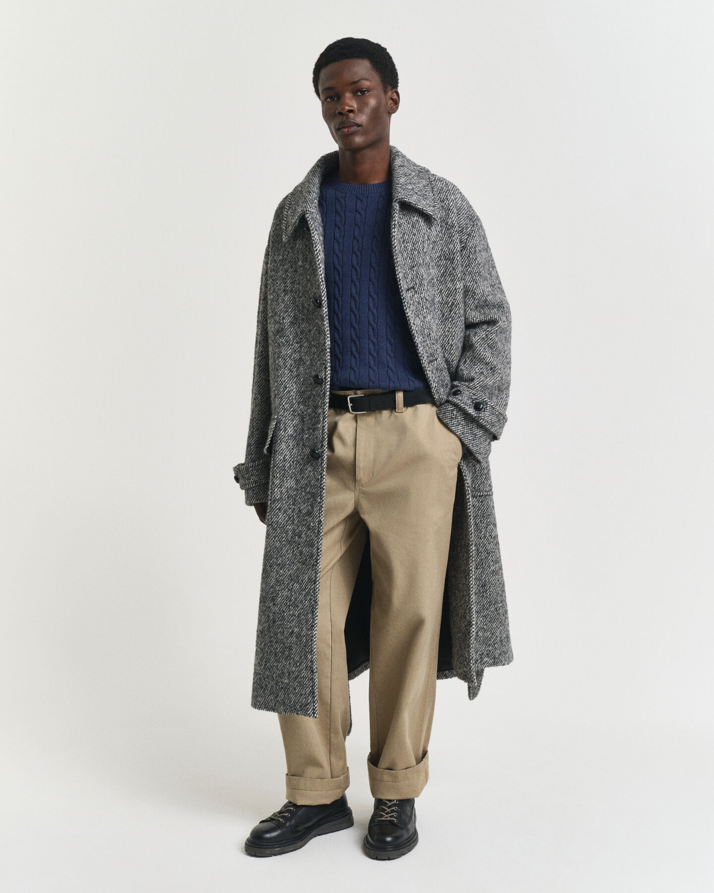 Crewneck sweater af bomuld med kabelstrik