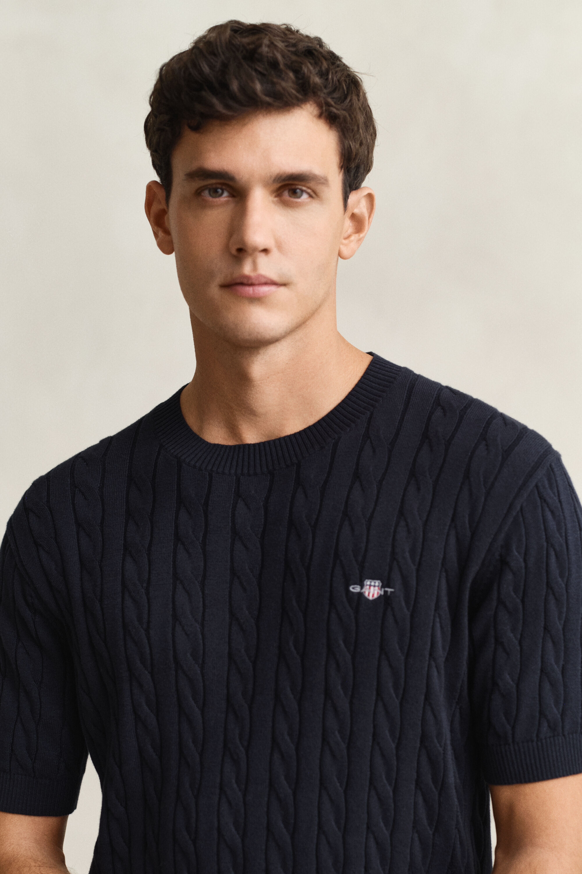 Kabelstrikket sweater i bomuld med korte ærmer