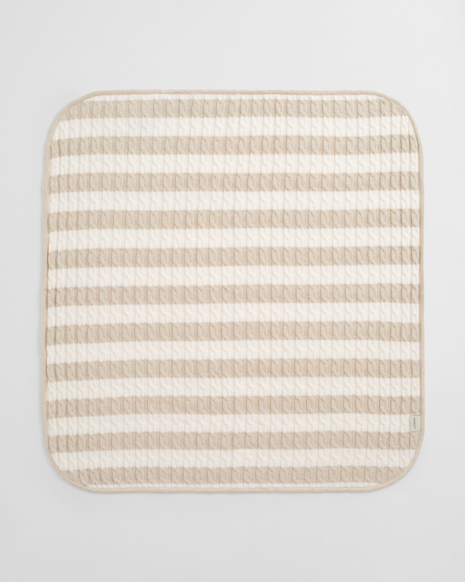 Baby stribet tæppe af bomuld med kabelstrik