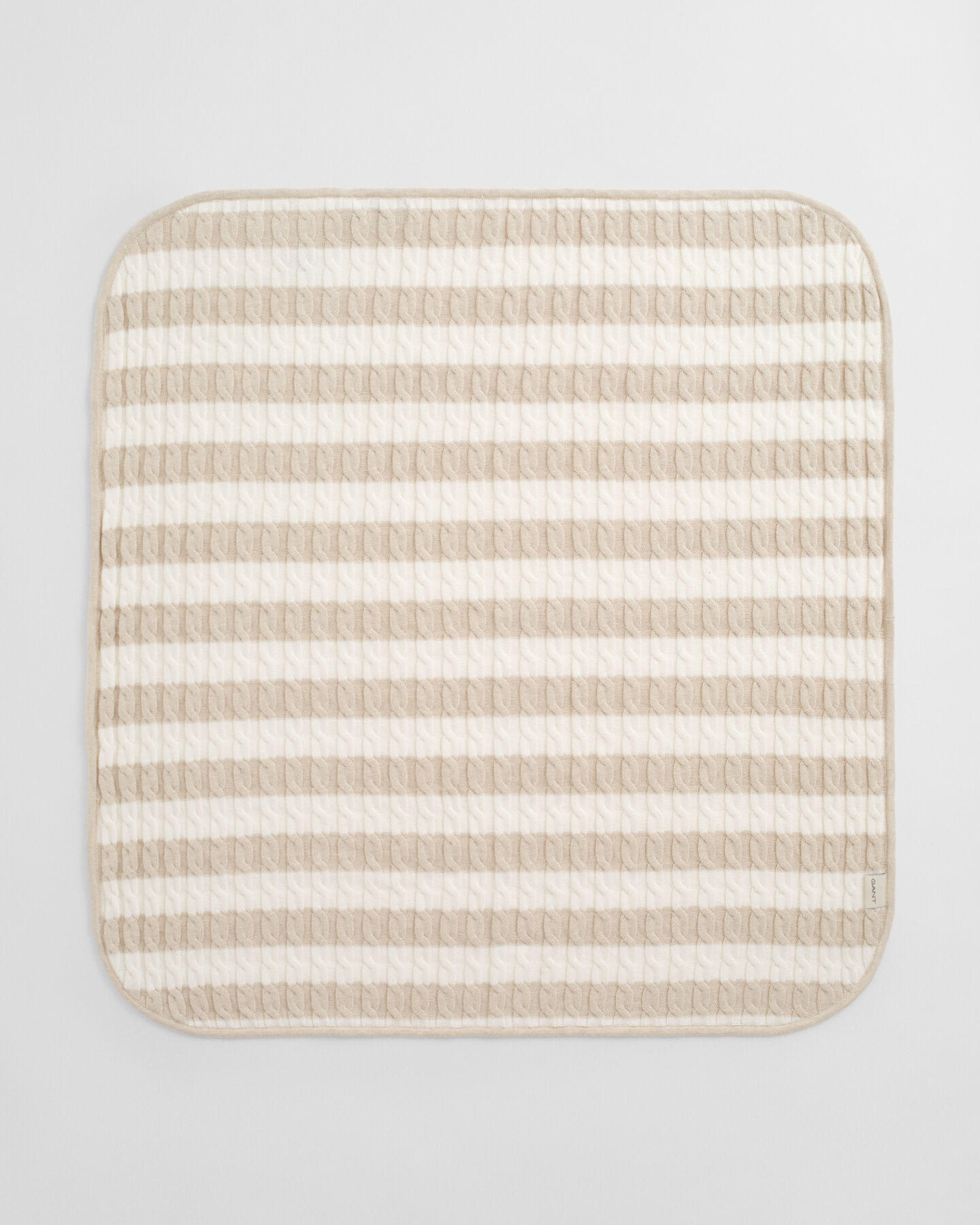 Baby stribet tæppe af bomuld med kabelstrik