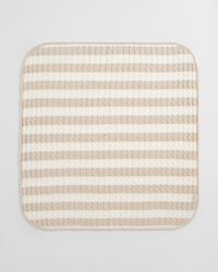 Baby stribet tæppe af bomuld med kabelstrik