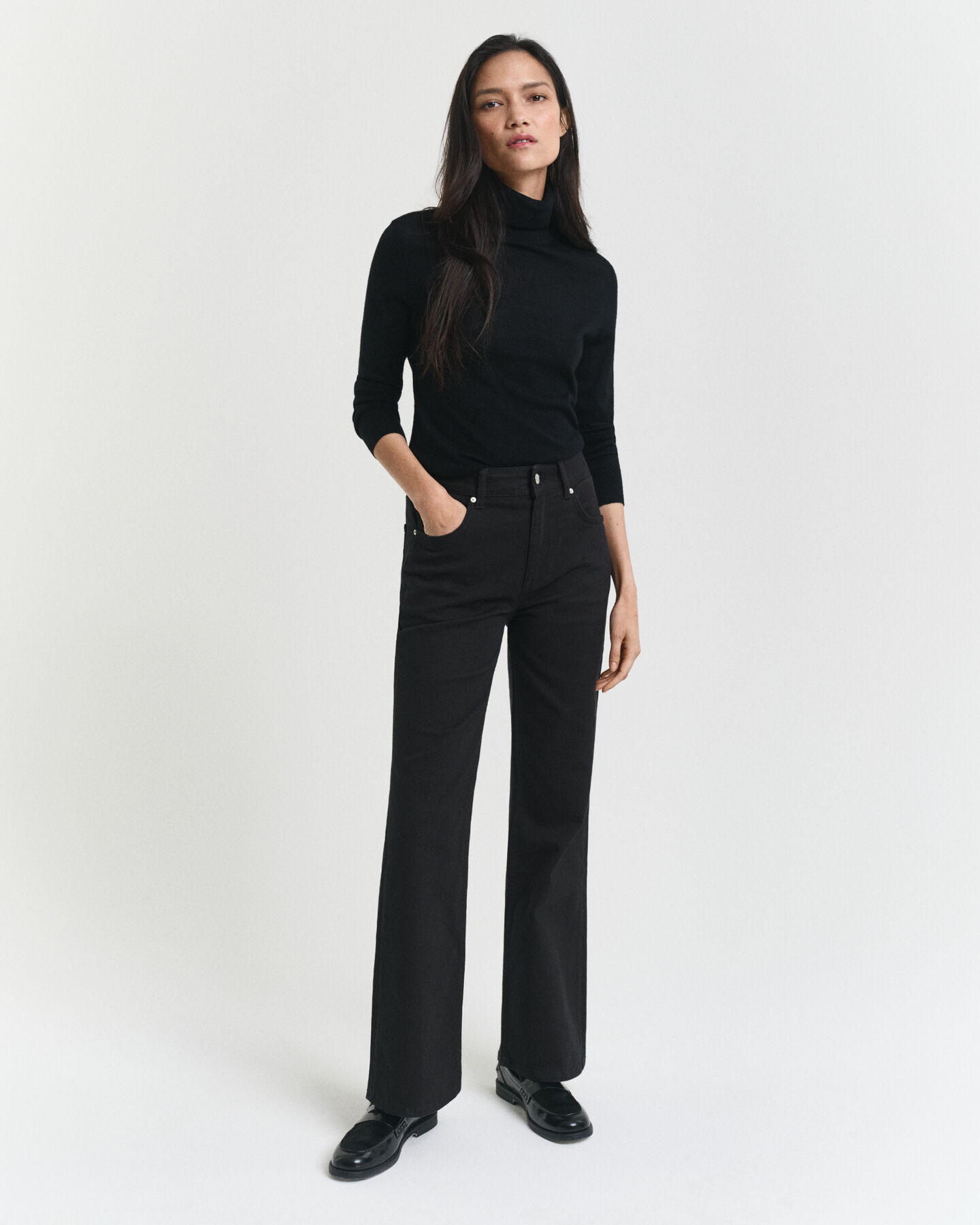 Slim fit sorte jeans med svaj